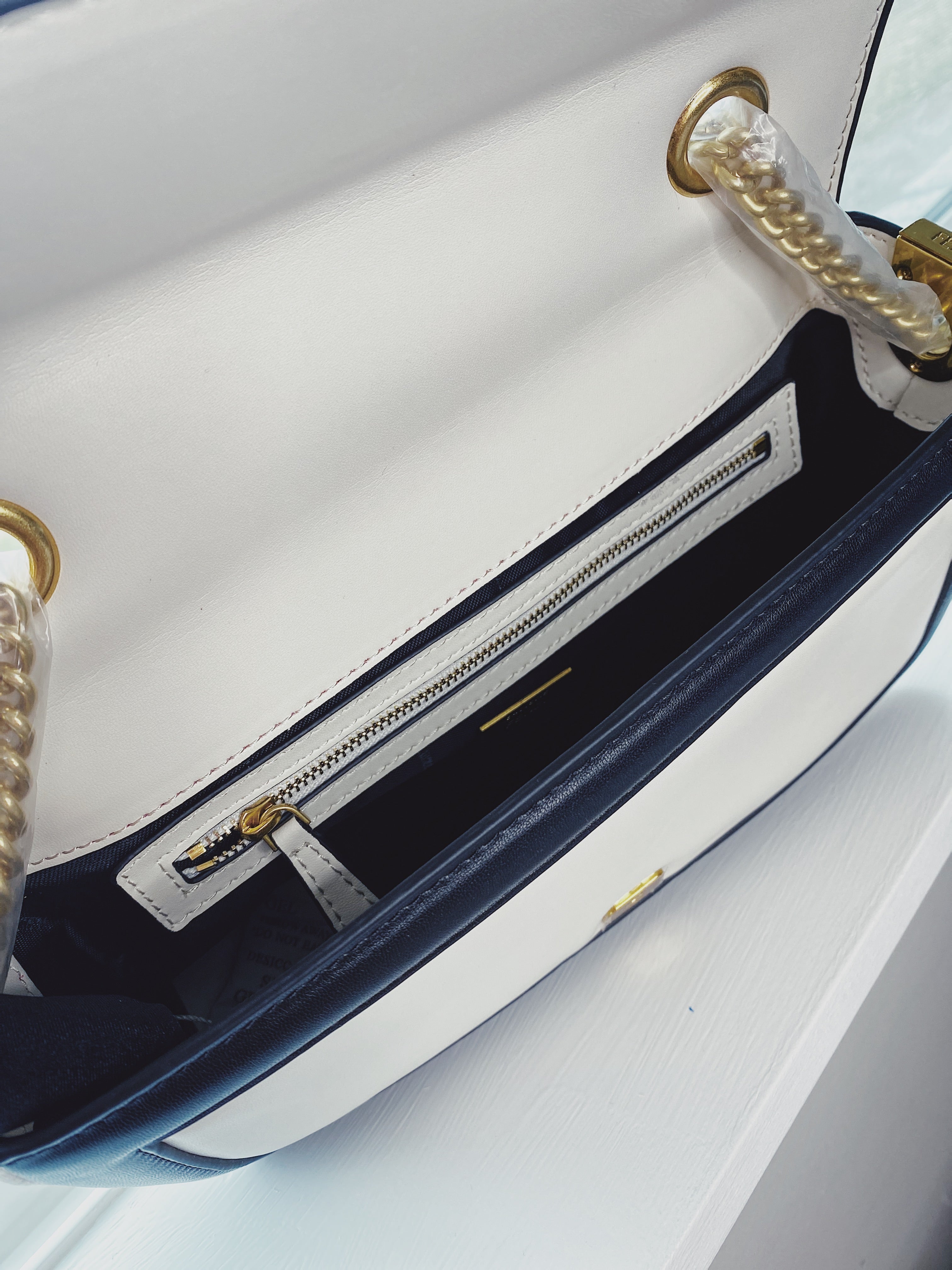 [TOP] FENDI White Baguette Shoulder Bag