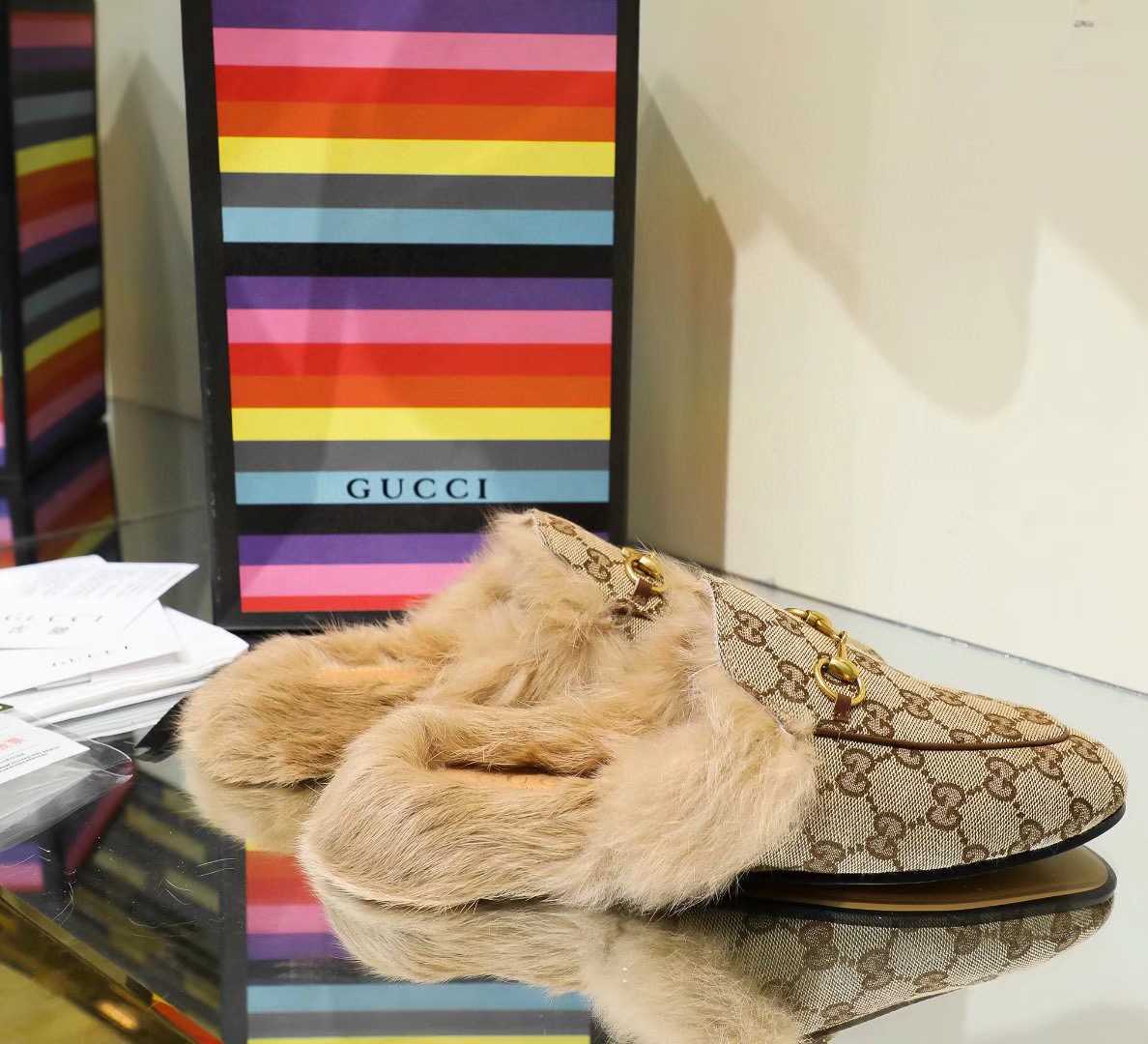 [TOP] GUCCI Canvas with Fur Slides - Beige