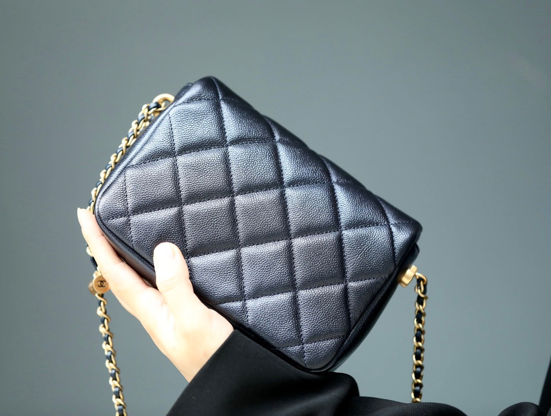 [TOP] CHANEL Classic Flap Bag New Mini Square 13.5*17*8CM - Black & GHW