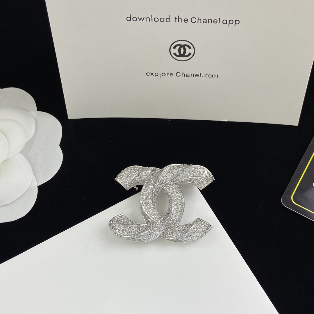 [TOP] CHANEL Brooch Collections