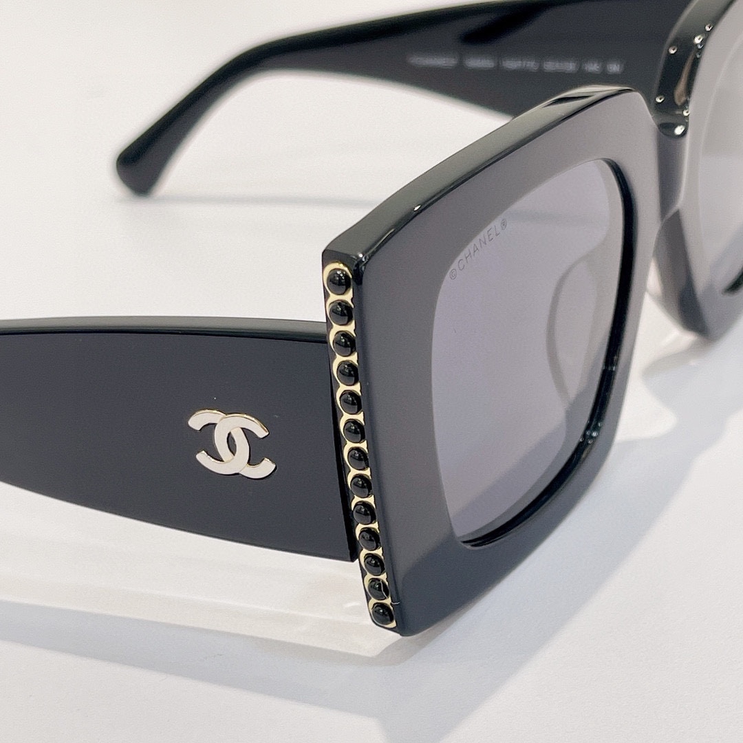[TOP] CHANEL Sunglasses - Black