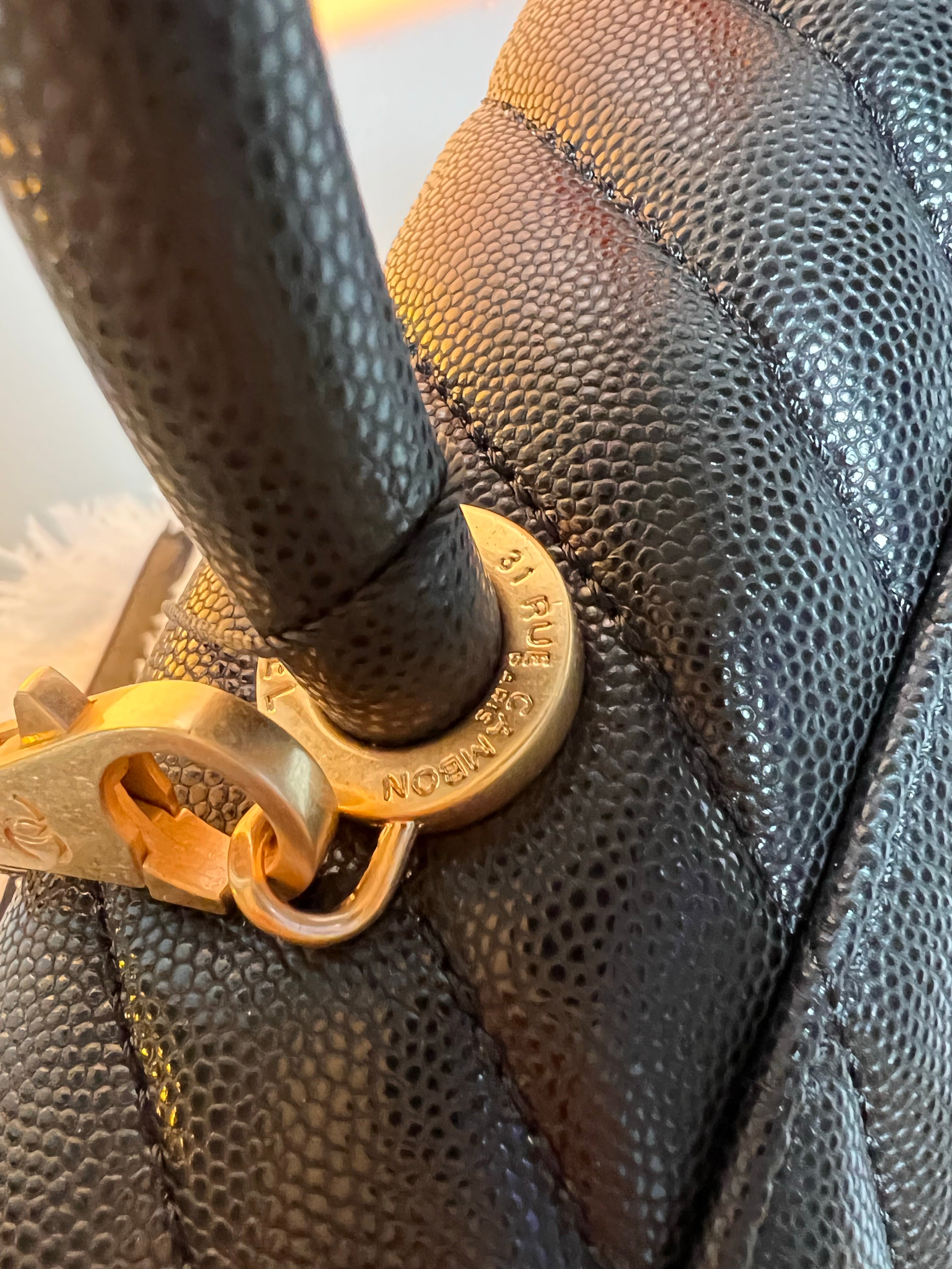 [TOP] CHANEL CoCo Handle Bag Chevron Caviar Leather 23cm - Black & GHW