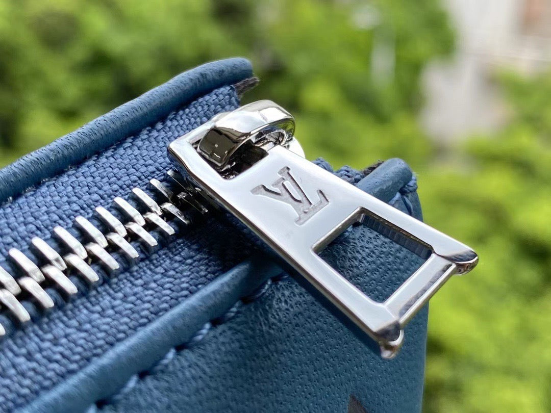 [TOP] Louis Vuitton LV £V Coussin 26x20x12cm - Blue