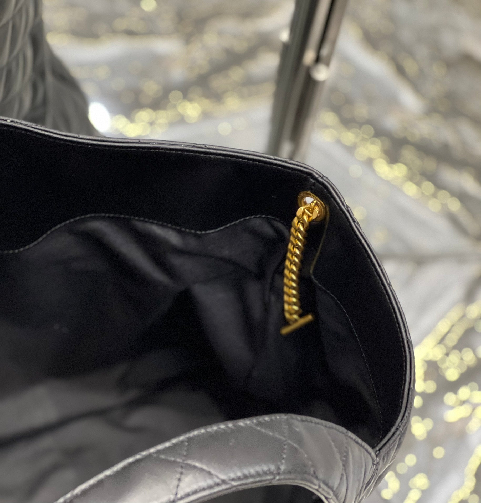 [TOP] Yves Saint Laurent YSL Lambskin Icare Tote - Black