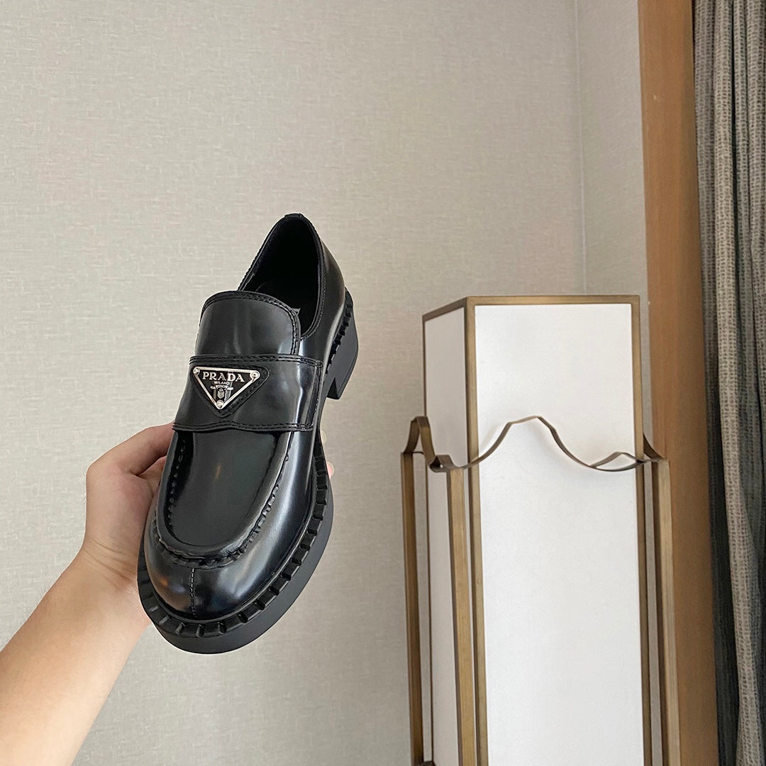[TOP] PRADA Brushed Leather Logo Loafers- Black