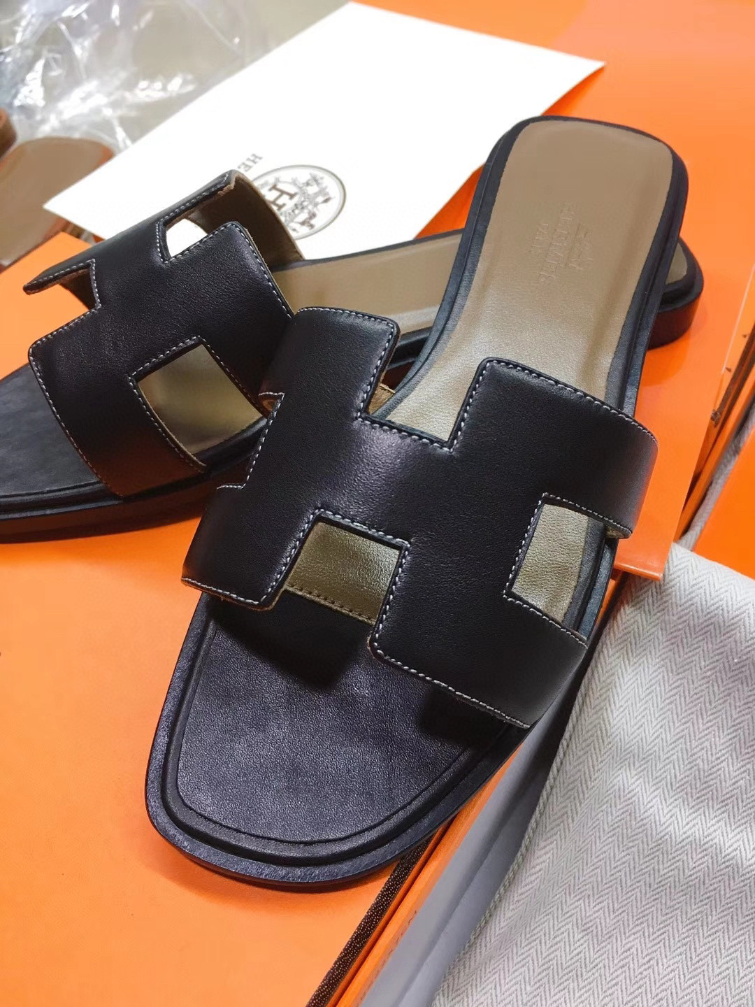 [TOP] HERMES Oran Smooth Leather Slides - Black/White/Brown