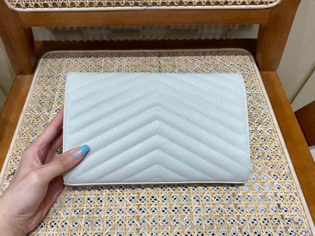 [TOP] Yves Saint Laurent YSL Woc Matelasse Medium Bag - White GHW