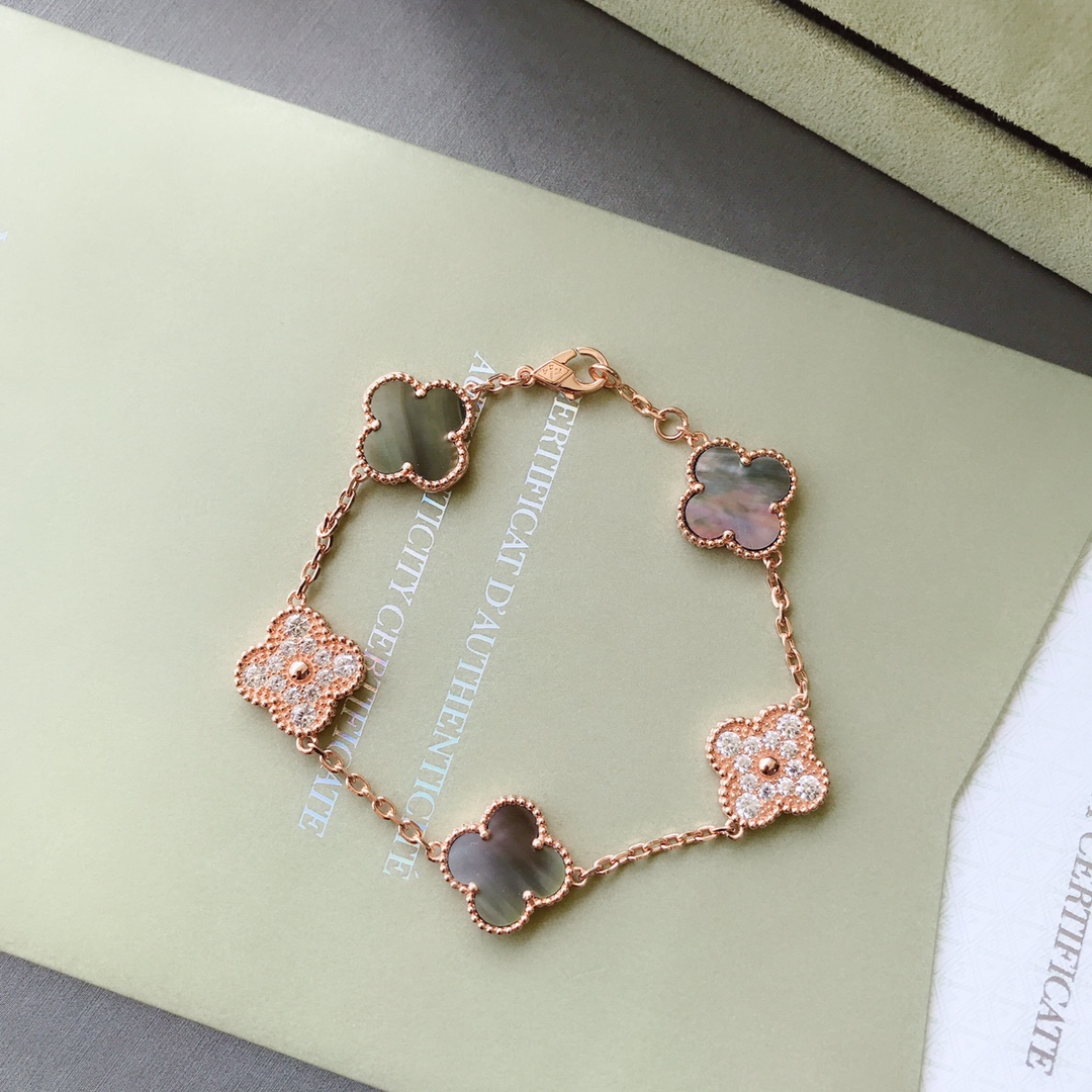 [TOP] Van Cleef & Arpels Vintage Alhambra Bracelet