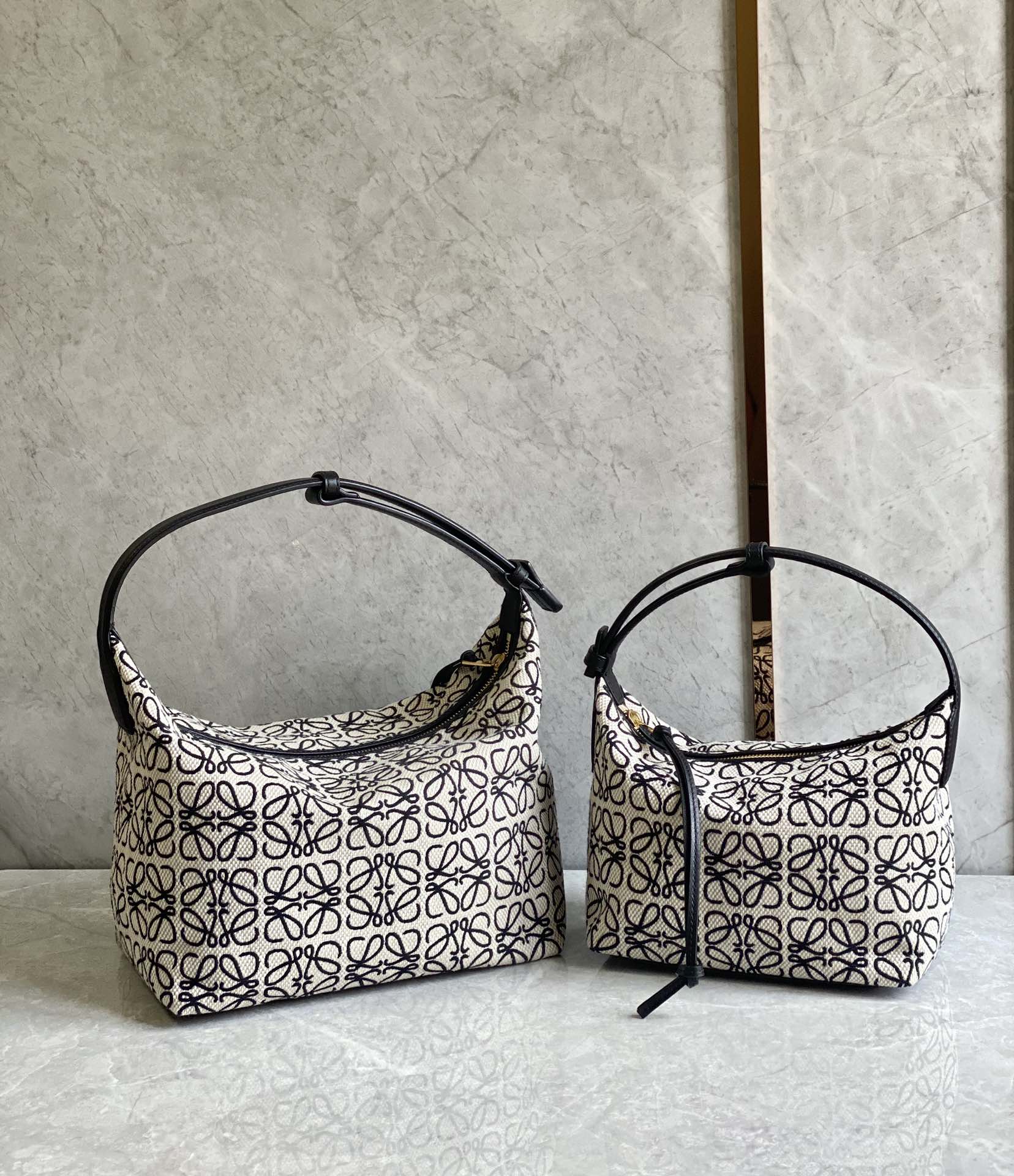 [TOP] LOEWE Cubi Bag Anagram 21*12*17cm/25*21*16.5cm - Black White