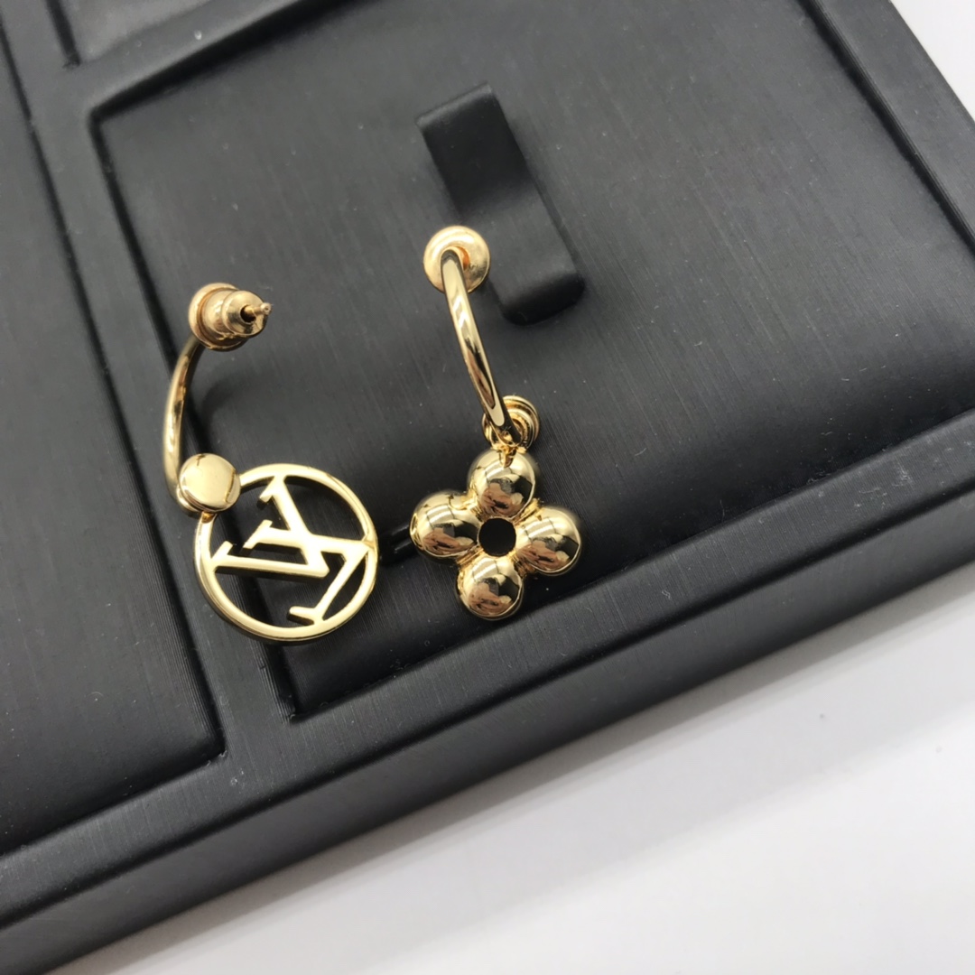 [TOP] Louis Vuitton LV Blossom Necklace Bracelet Earrings Set