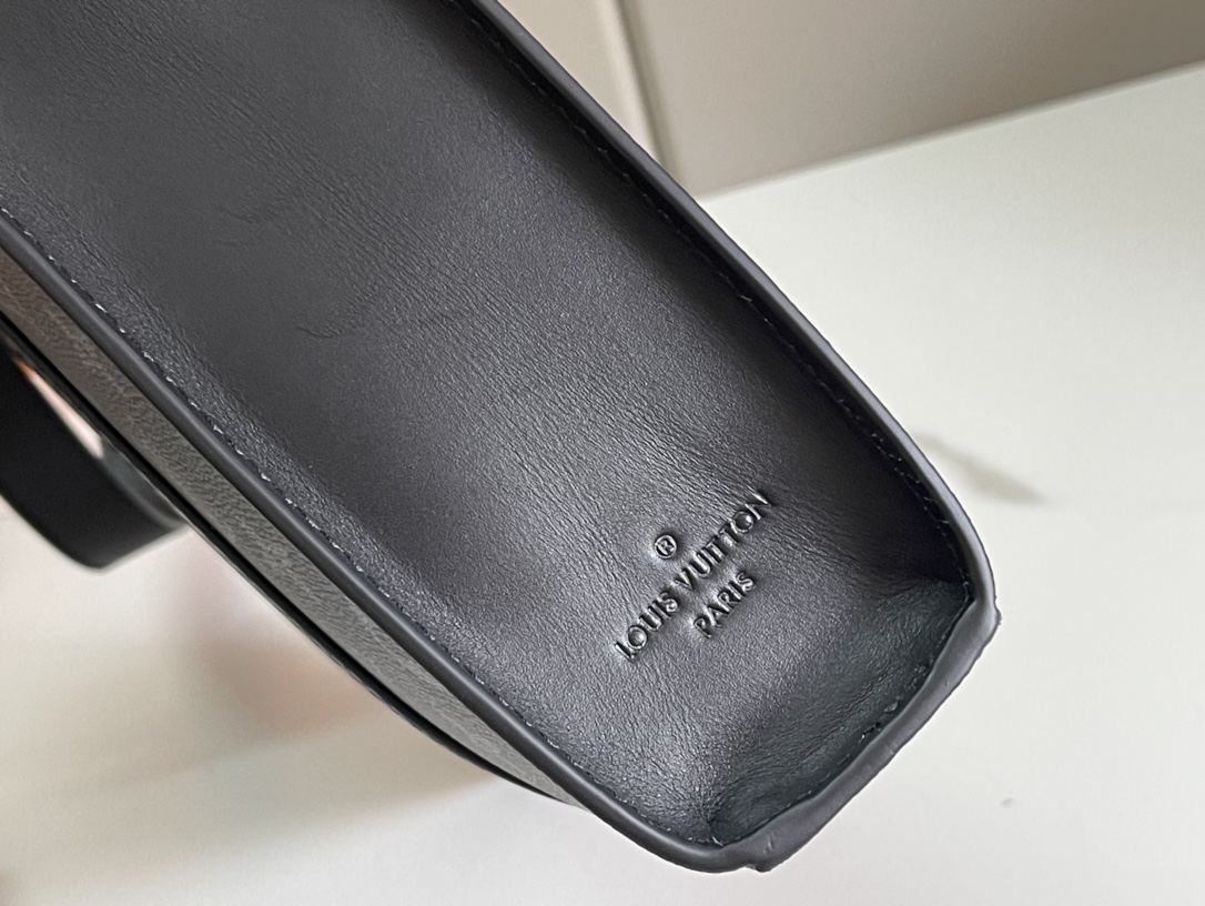 [TOP] Louis Vuitton LV Sac Plat Monogram Eclipse Reverse 26x28.5x6CM-Black