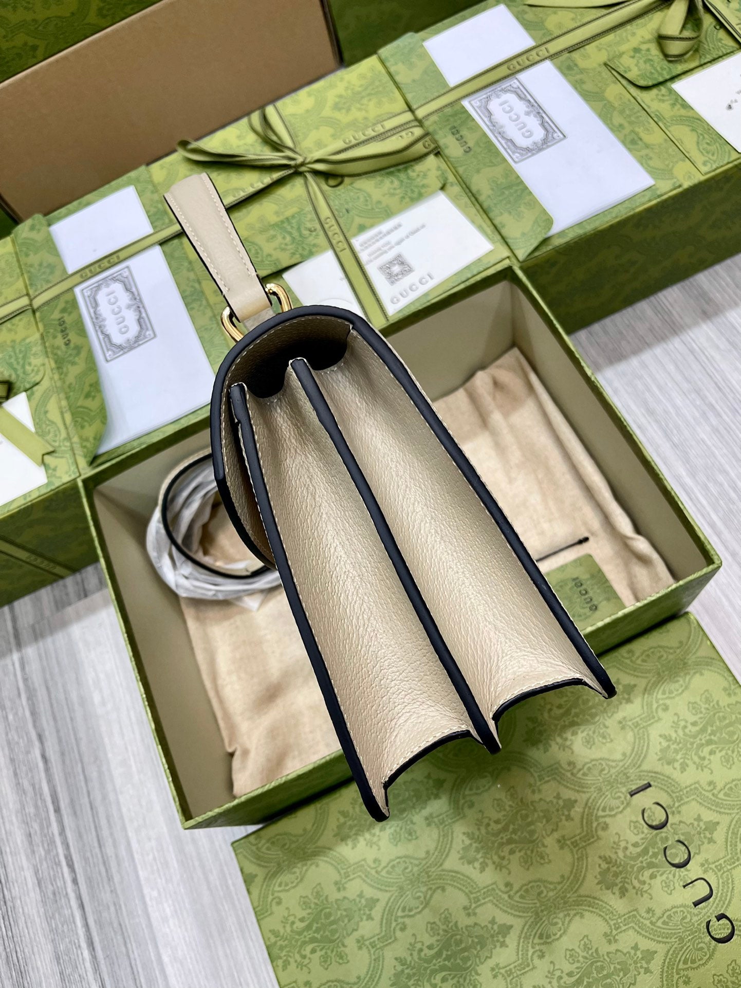 [TOP] GUCCI G*G Ophidia Small Top Handle Bag - Beige