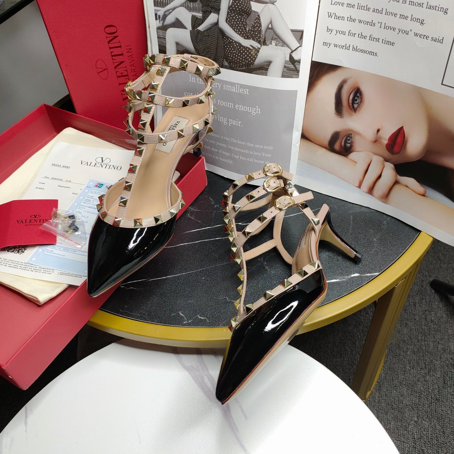 [TOP] VALENTINO  R0ckStud Nude T-Strap Patent Leather - Black