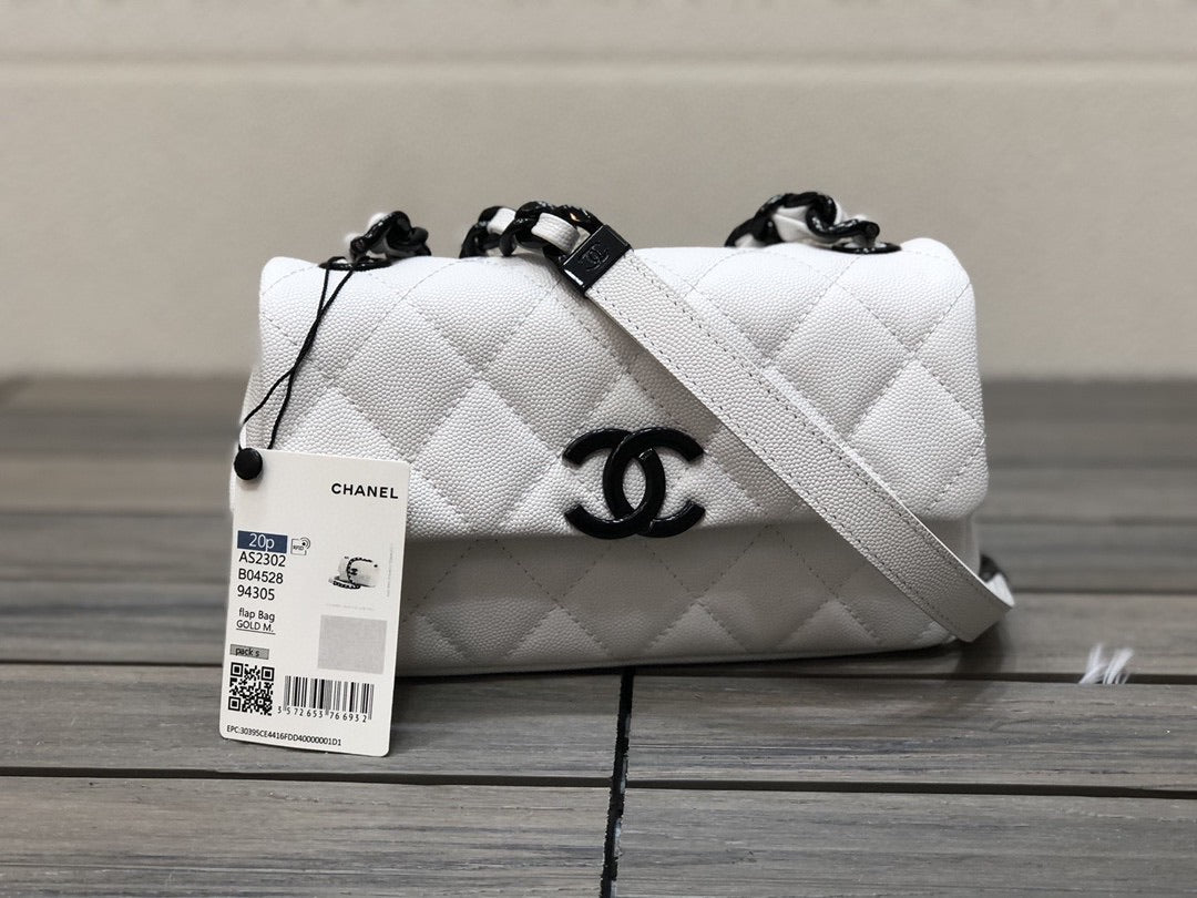 [TOP] CHANEL Flap Bag Caviar Small  - White & Black Hardware