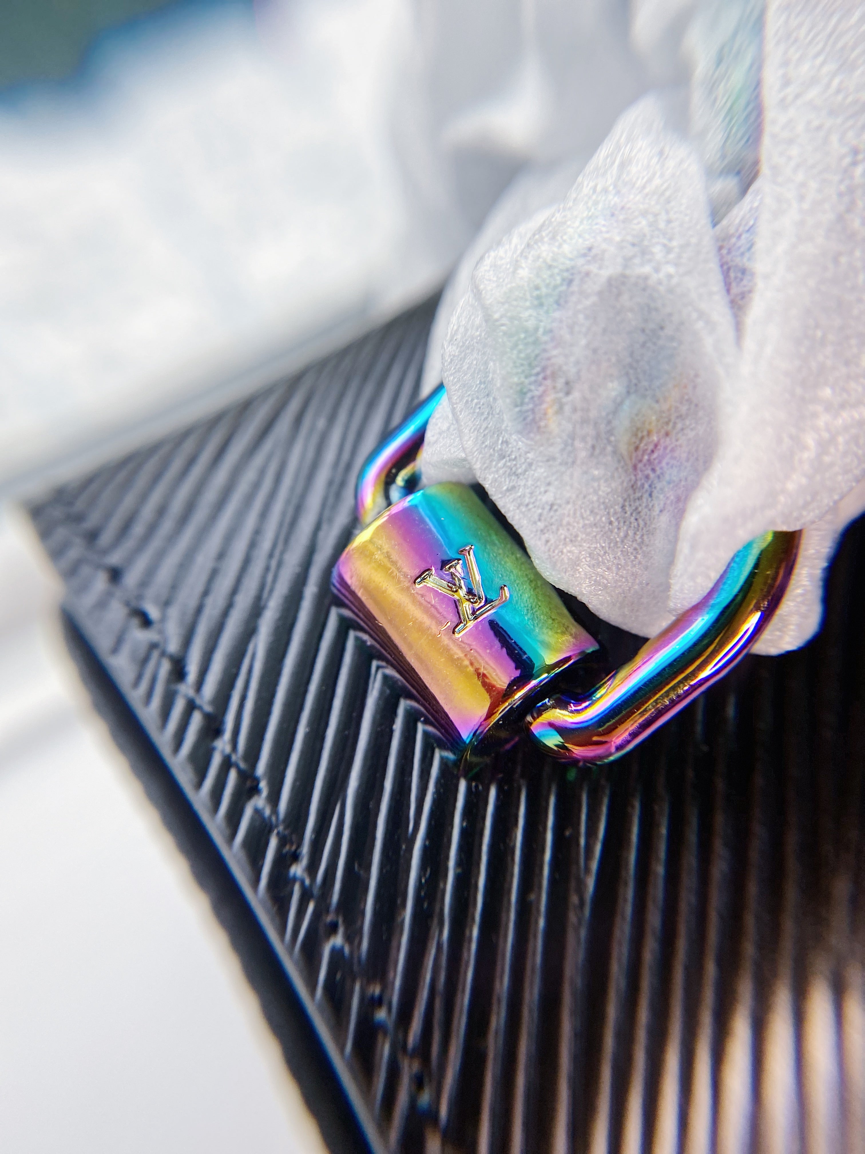 [TOP] Louis Vuitton LV £V Epi Twist Chain Bag 23X17X9.5CM - BLACK