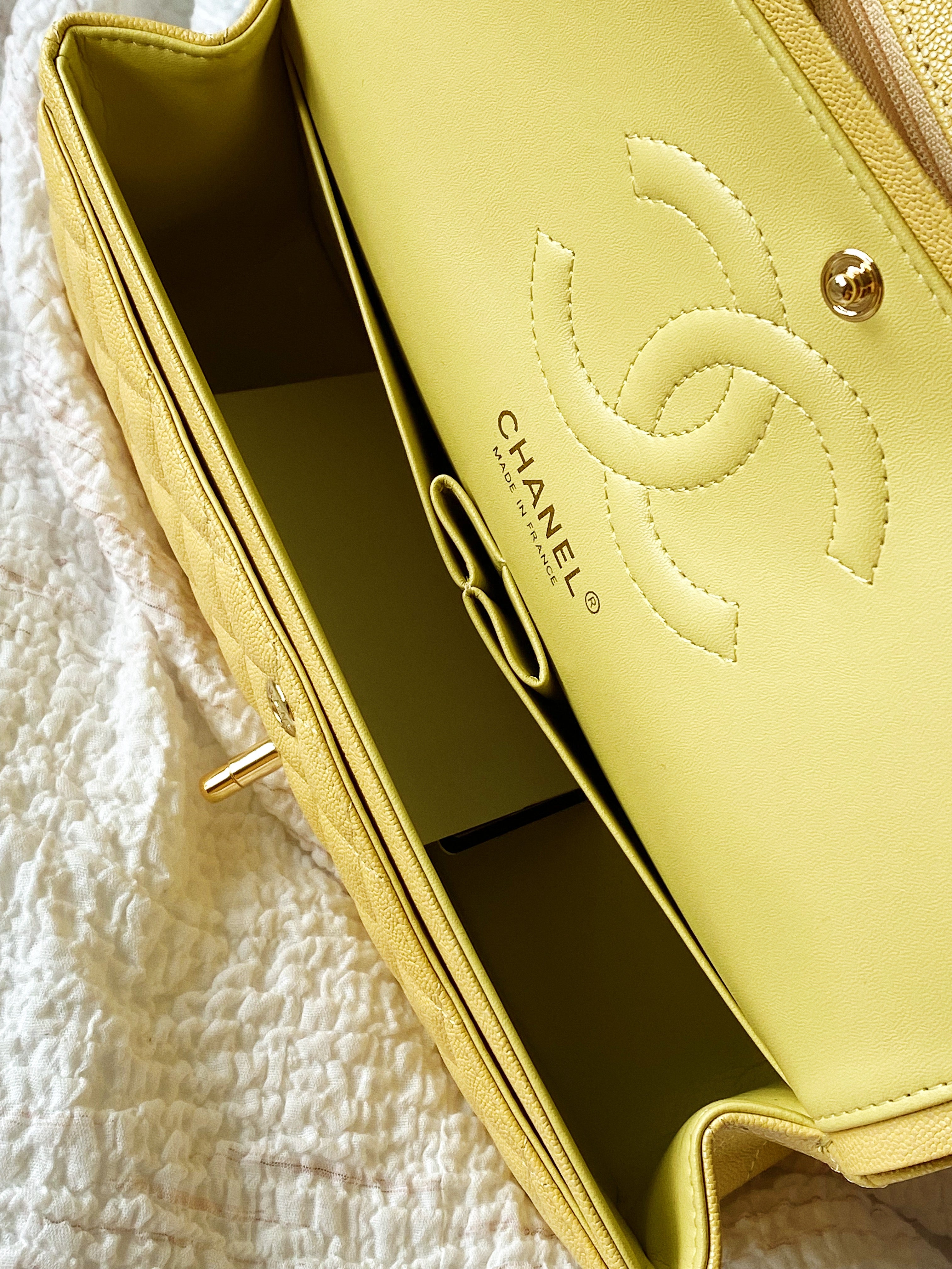 [TOP] CHANEL Classic Flap Bag Caviar Medium 25.5cm –  Yellow & GHW