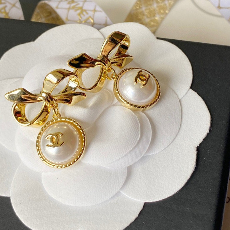 [TOP] CHANEL Logo Pearls Gold Bow Earrings