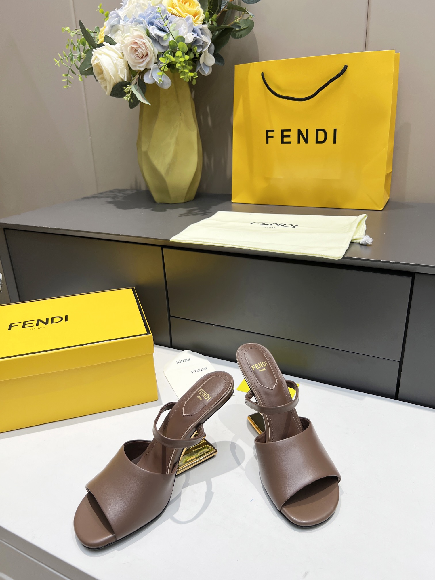 [TOP] FENDI First High Heel - Chocolate