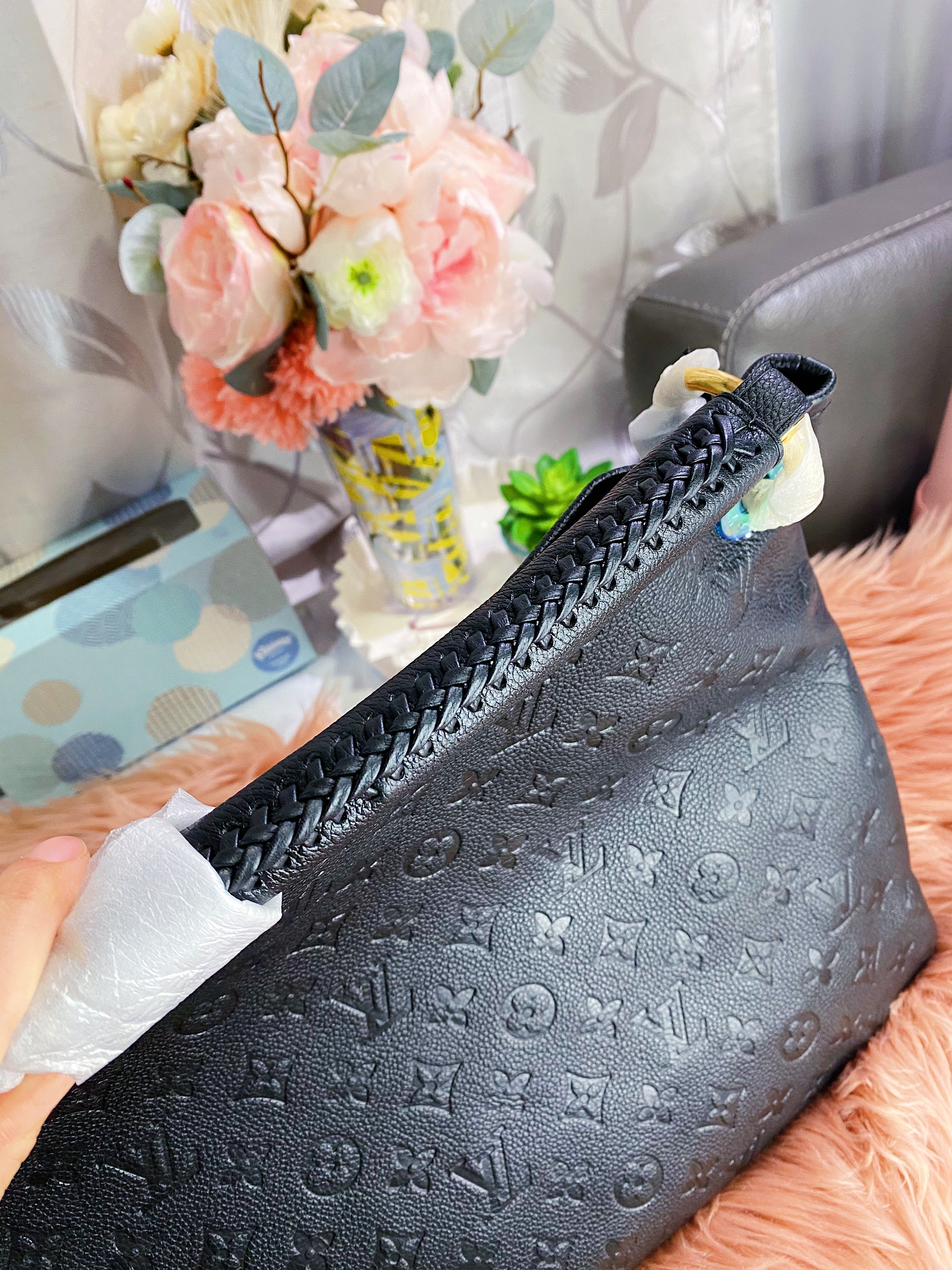 [TOP] Louis Vuitton LV £V Monogram Empreinte Noir Artsy MM 41 x 32 x 22 cm-Black