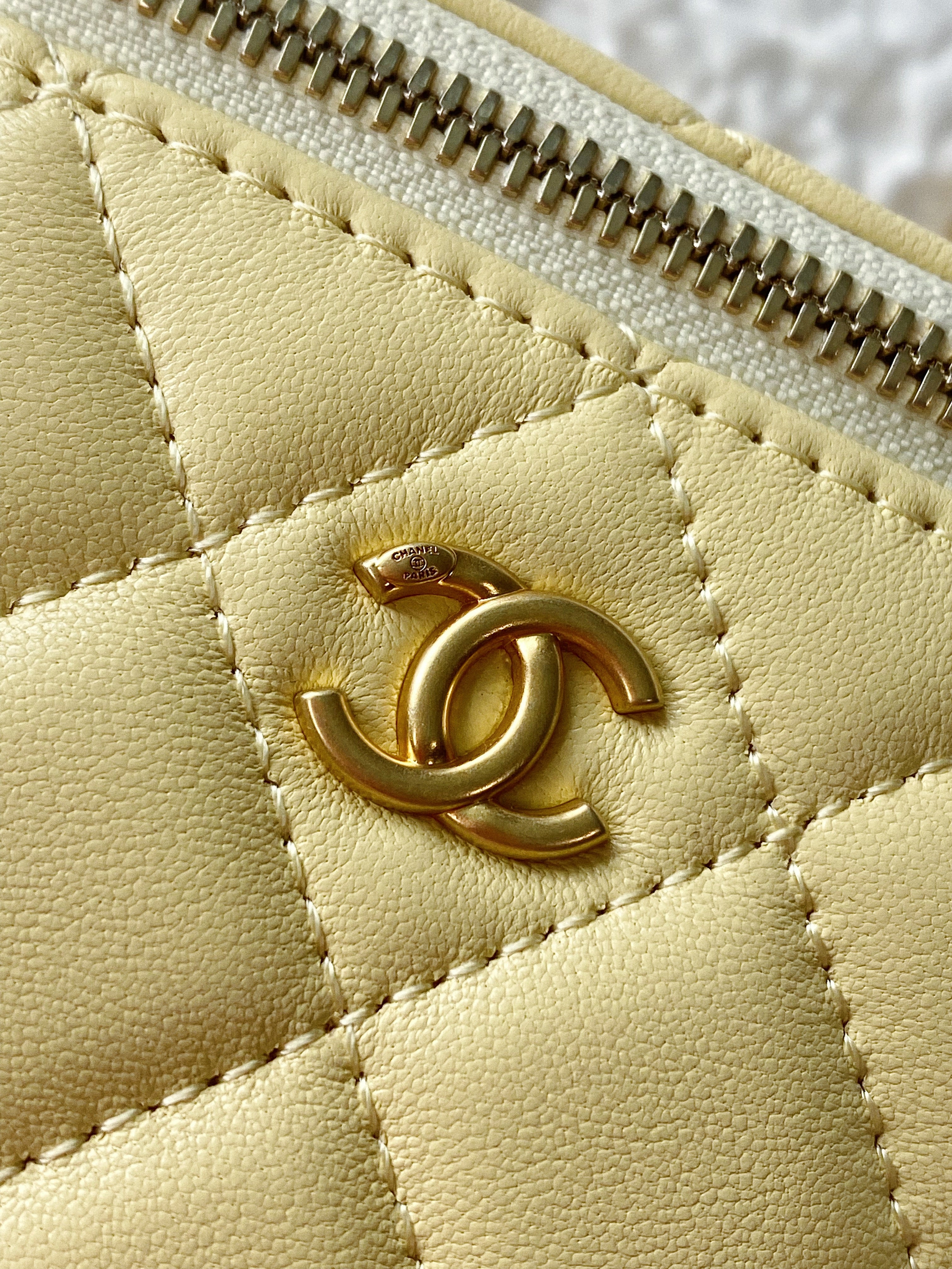 [TOP] CHANEL Vanity Case Perfect Fit Mini Adjustable Chain - Yellow