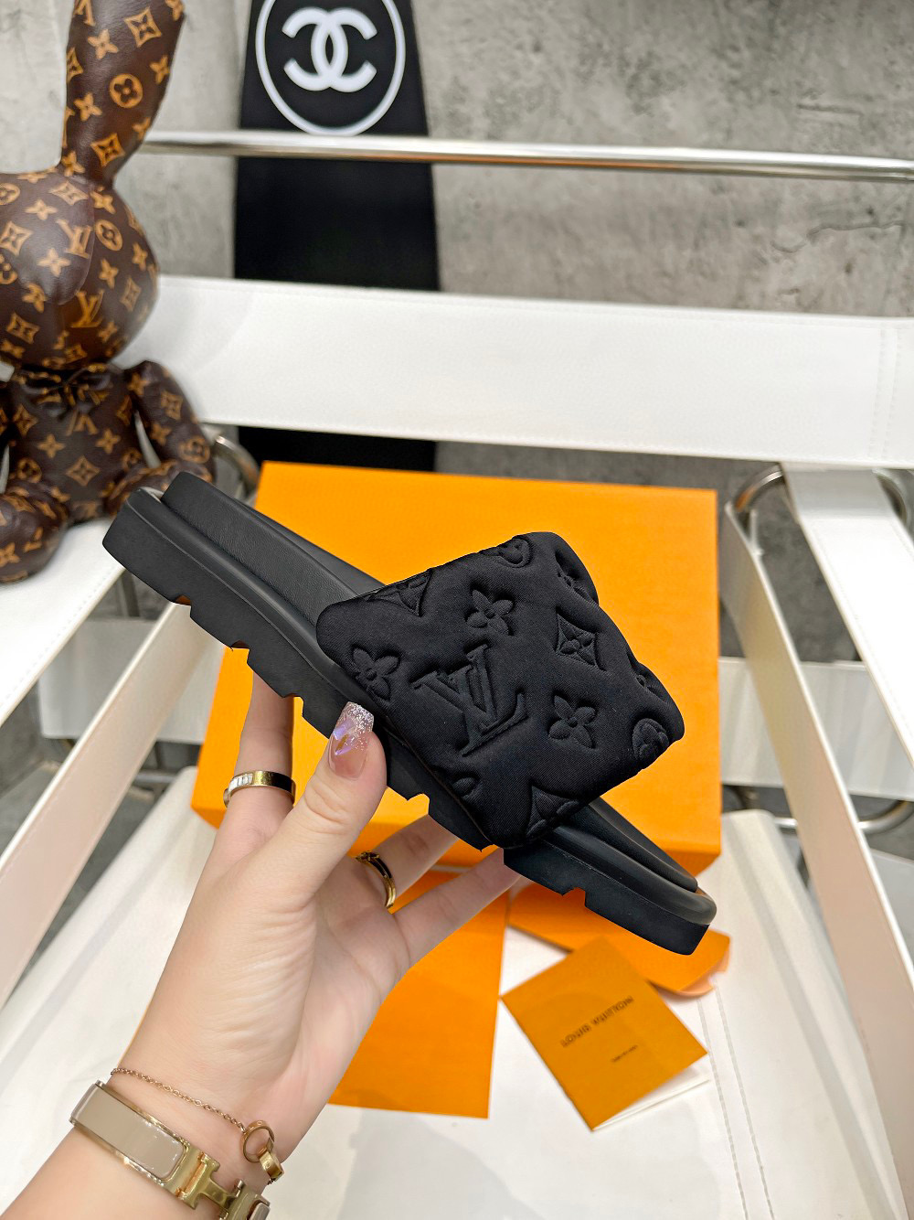 [TOP] Louis Vuitton LV Puffy Sandals Lambskin - 5 Colours