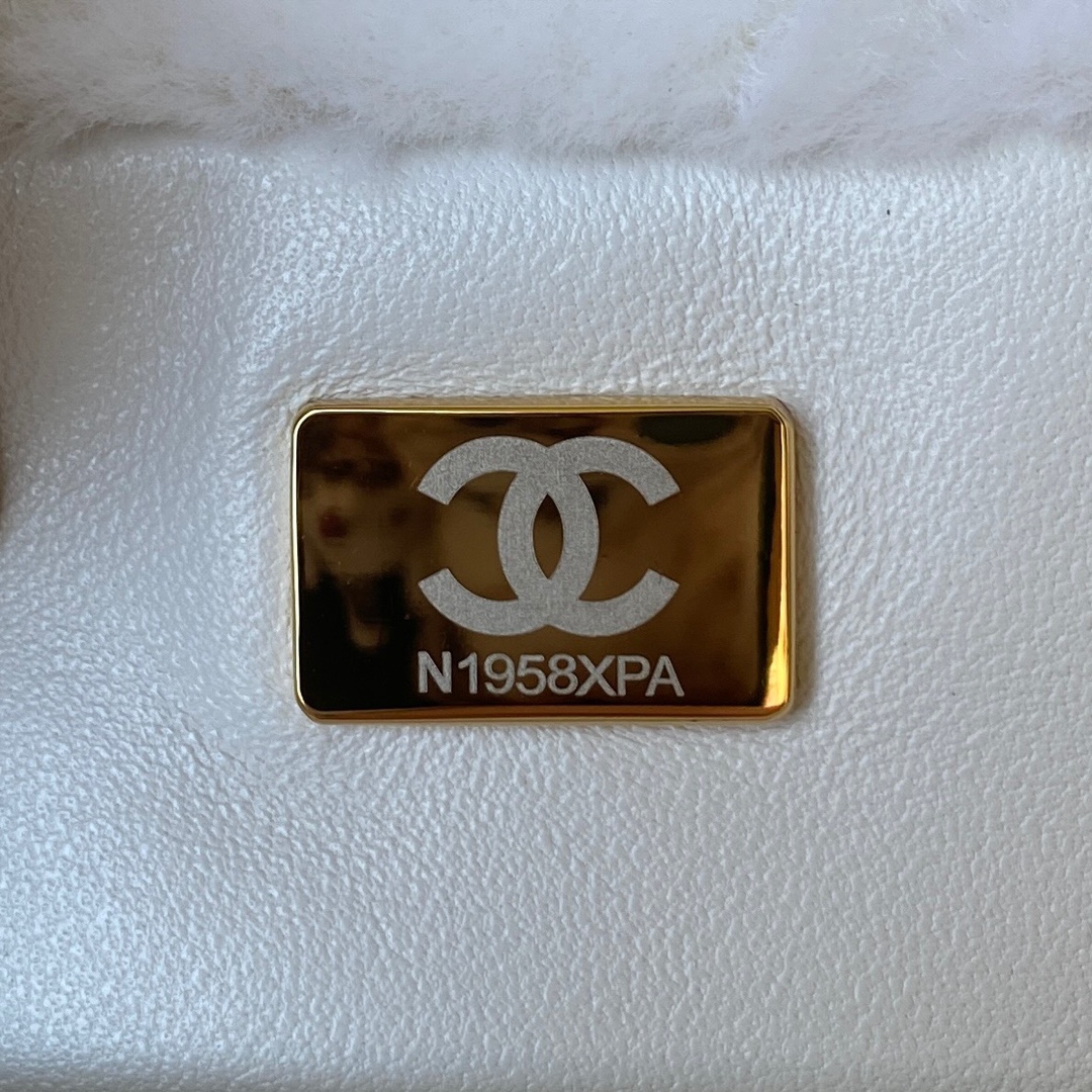 [TOP] CHANEL Plush Bucket Bag 16*18*12cm - GHW - Black/White