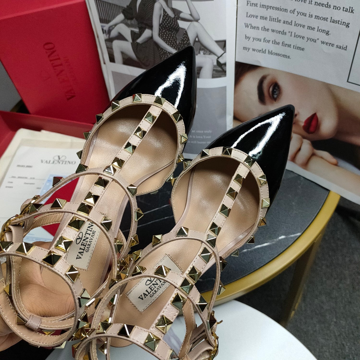 [TOP] VALENTINO  R0ckStud Nude T-Strap Patent Leather - Black