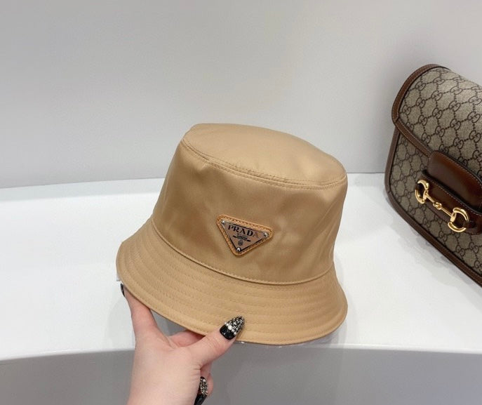 [TOP] PRADA Re-Edition Bucket Hat Nylon - Beige