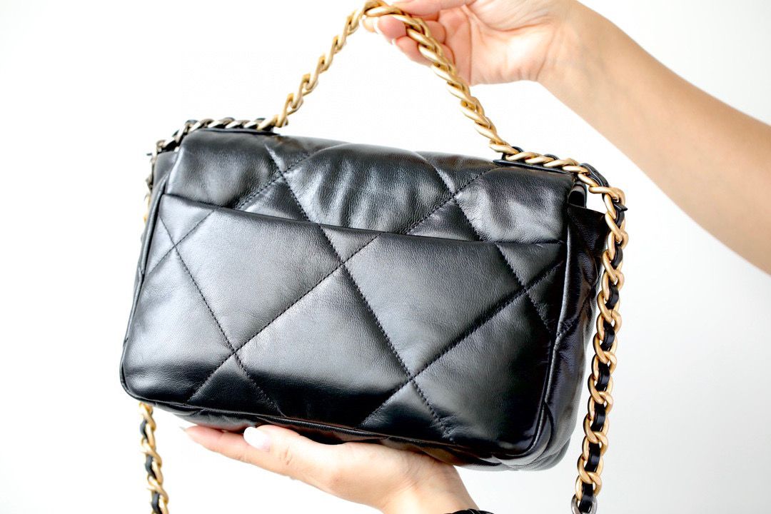 [TOP] CHANEL 19 Bag in Goat Skin Small 26cm- Black w GHW