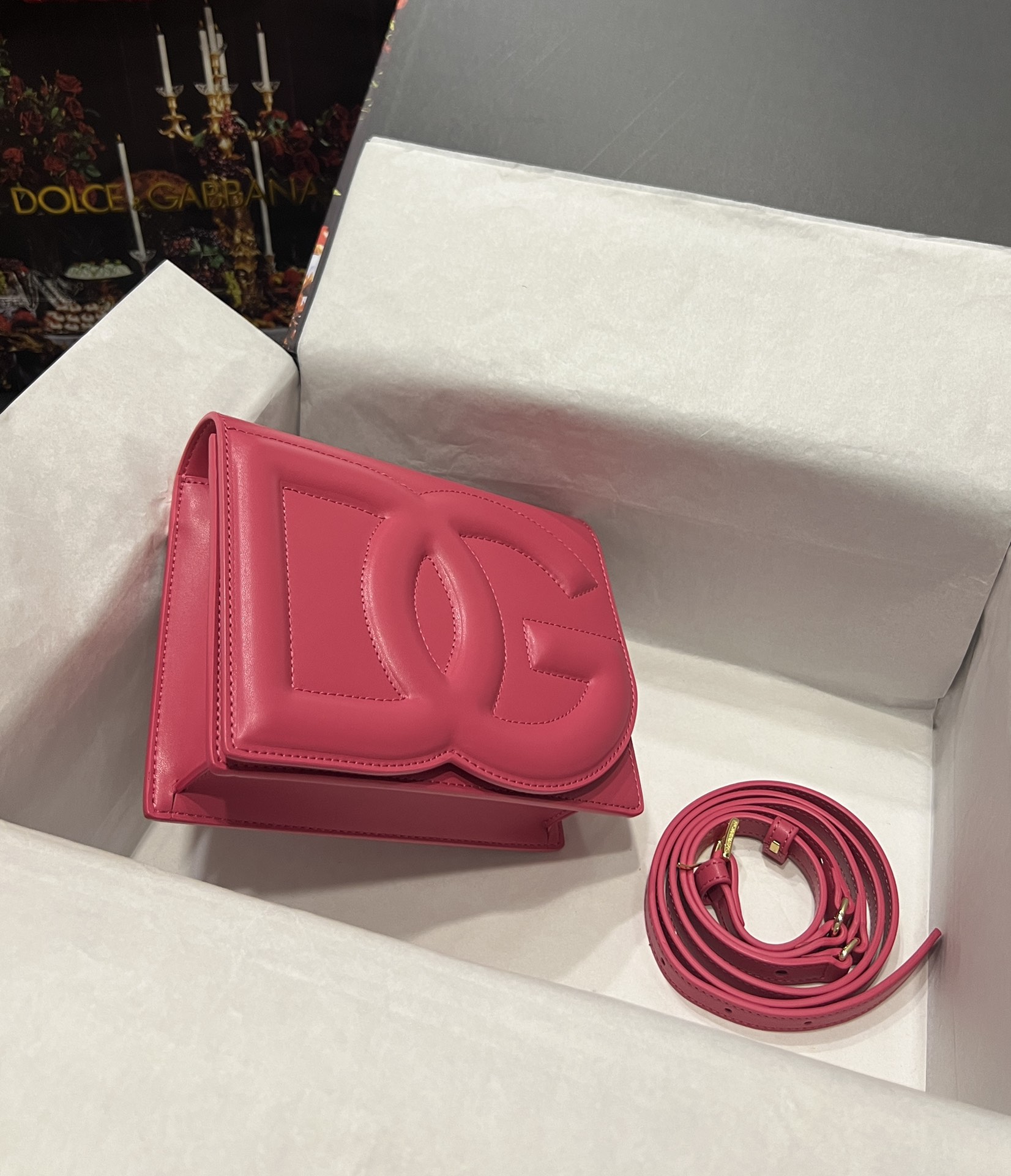 [TOP] Dolce & Gabbana D&G Calfskin DG Logo Bag 16*20*5.5cm - Pink