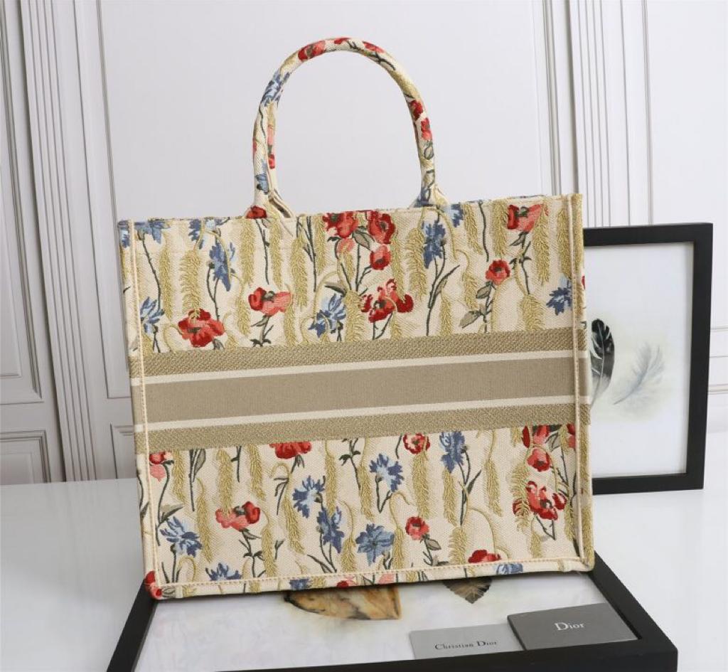 [TOP] Christian Dior Book Tote Bag Metalic Thread Embroidery Small 36cm  - Multicolor Hibiscus