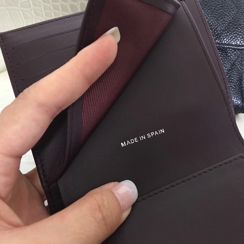 [TOP] CHANEL Trifold Wallet Caviar Skin - Black & SHW