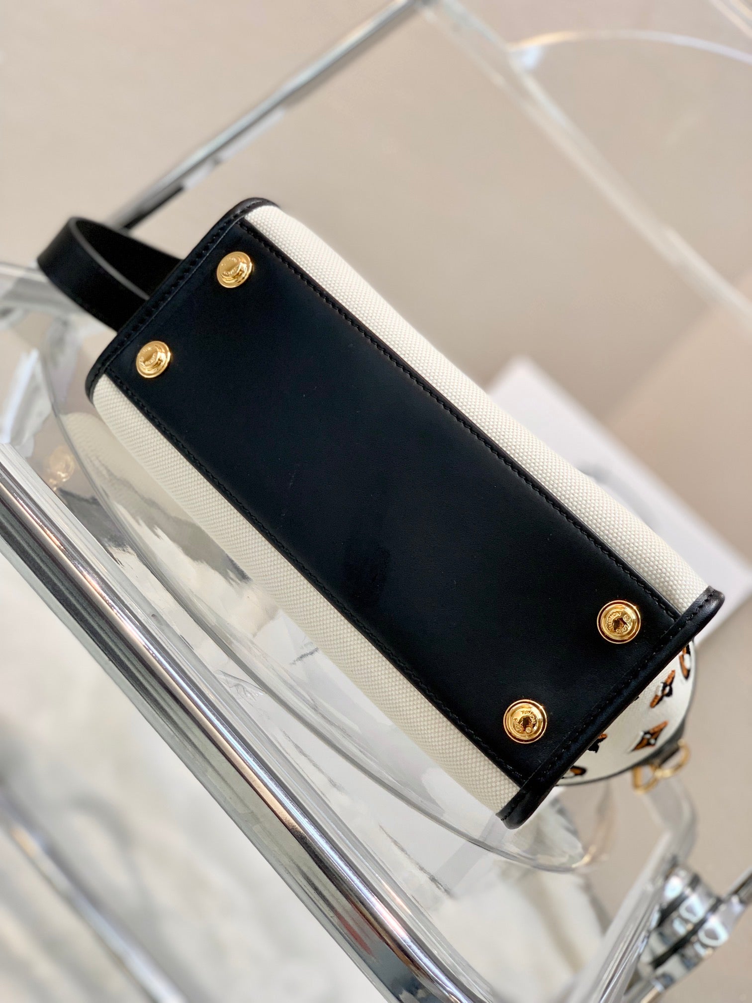 [TOP] Louis Vuitton LV  On My Side PM Textile Canvas Tote Bag 24.5 x 14 x 30.5 cm- Black