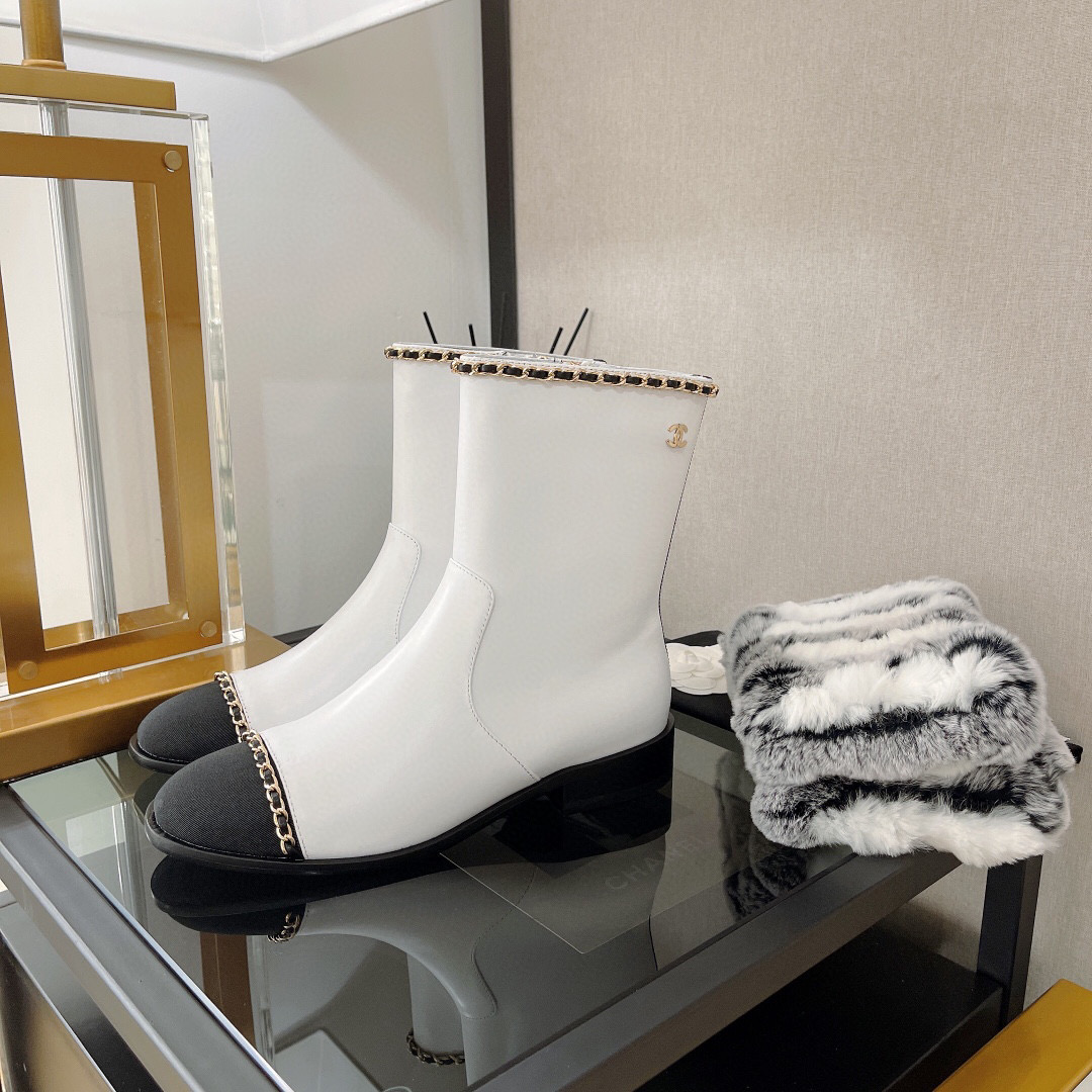 [TOP] CHANEL Lambskin Boots with Rabbit Fur Sleeve - White