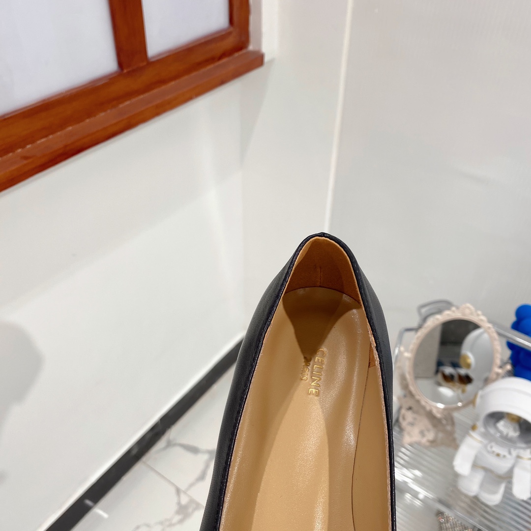 [TOP] CELINE Cowhide Flat - Black - Cline