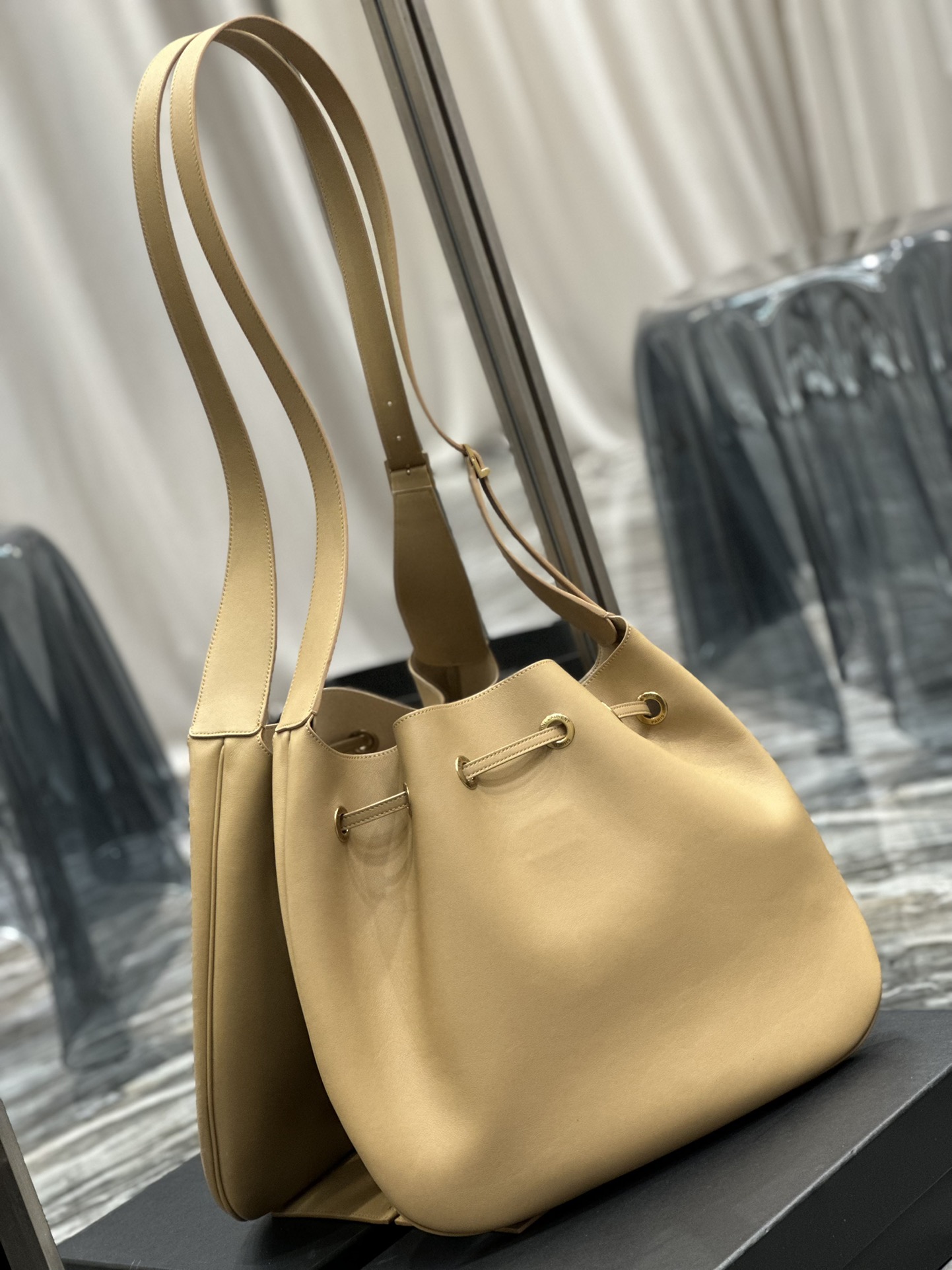[TOP] Yves Saint Laurent YSL Flat Hobo bag