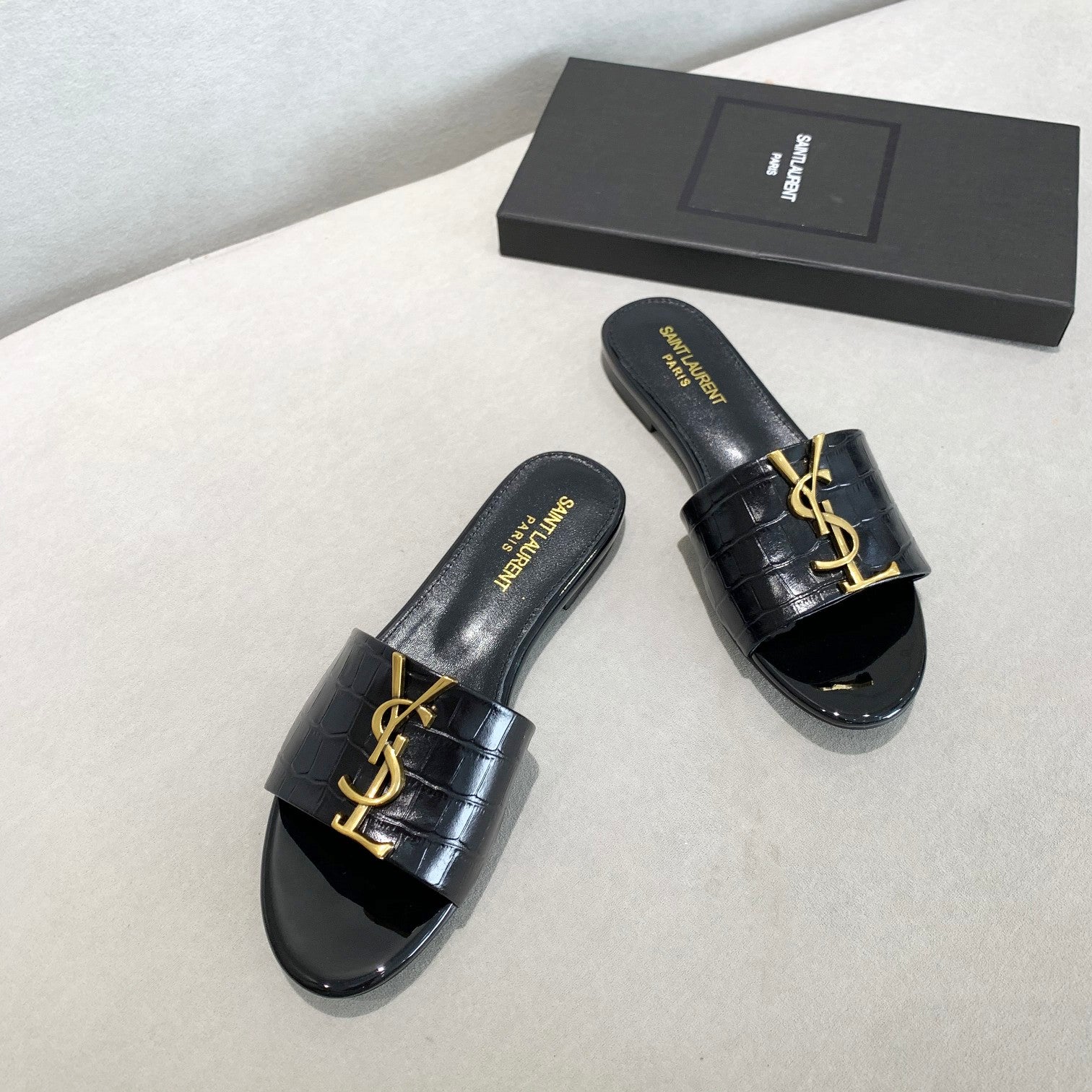 [TOP] Yves Saint Laurent YSL Monogram Croc Slide - Black