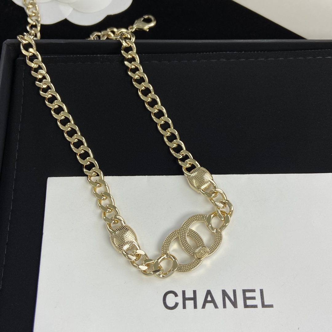 [TOP] CHANEL Turnlock Necklace