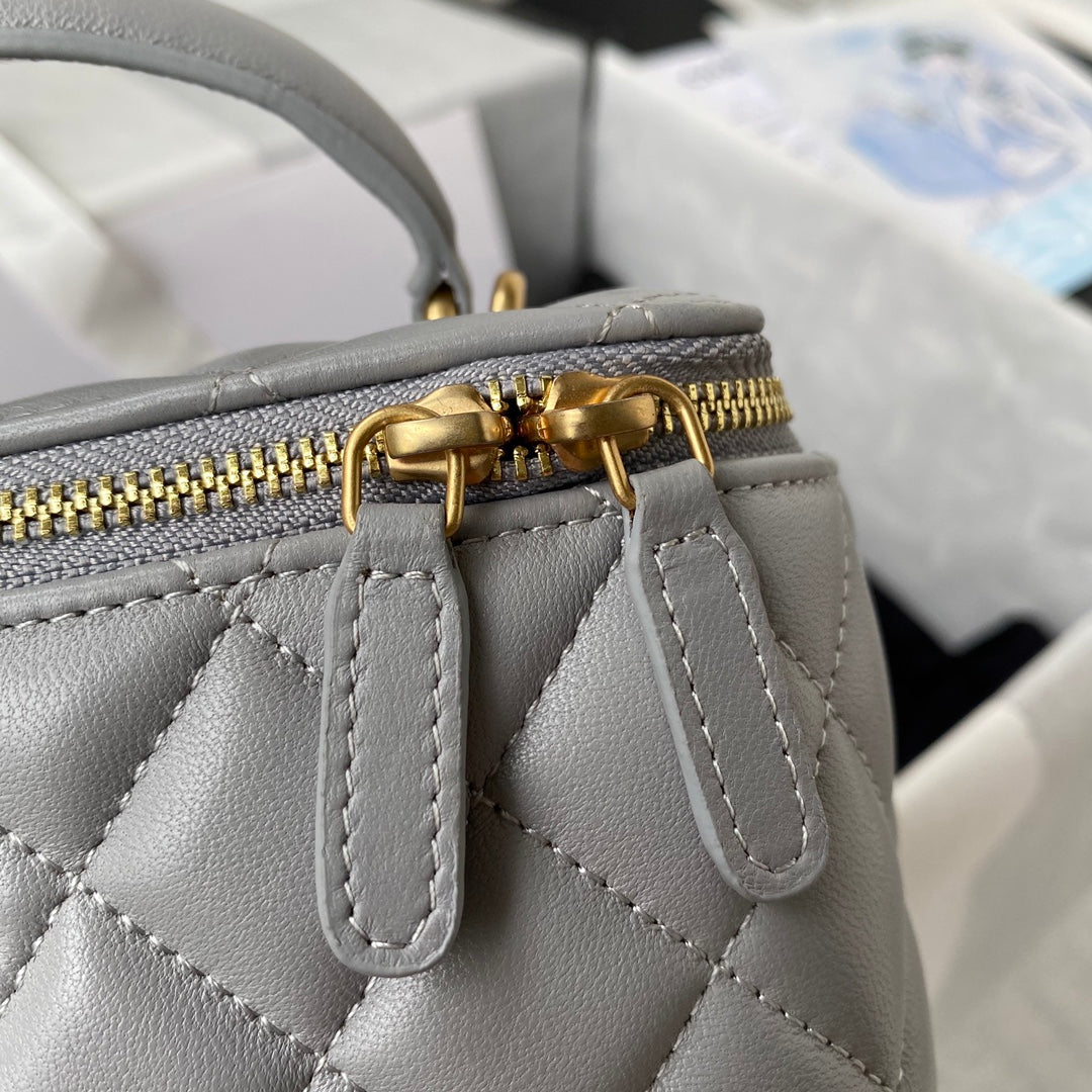 [TOP] CHANEL Vanity Case Top Handle SS21 - Grey