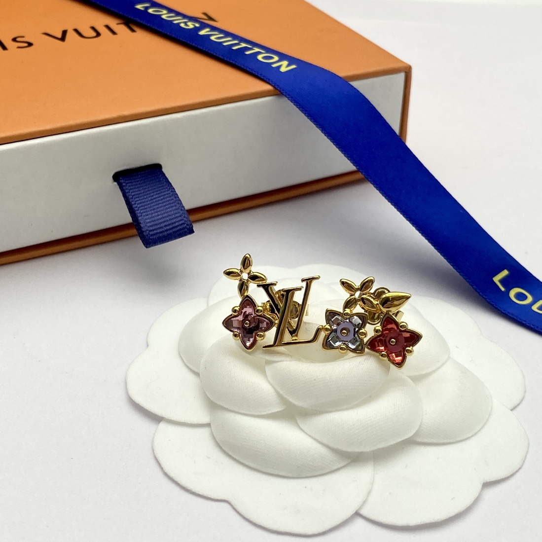 [TOP] Louis Vuitton LV Idylle Blossom Necklace Bracelet Earrings Set