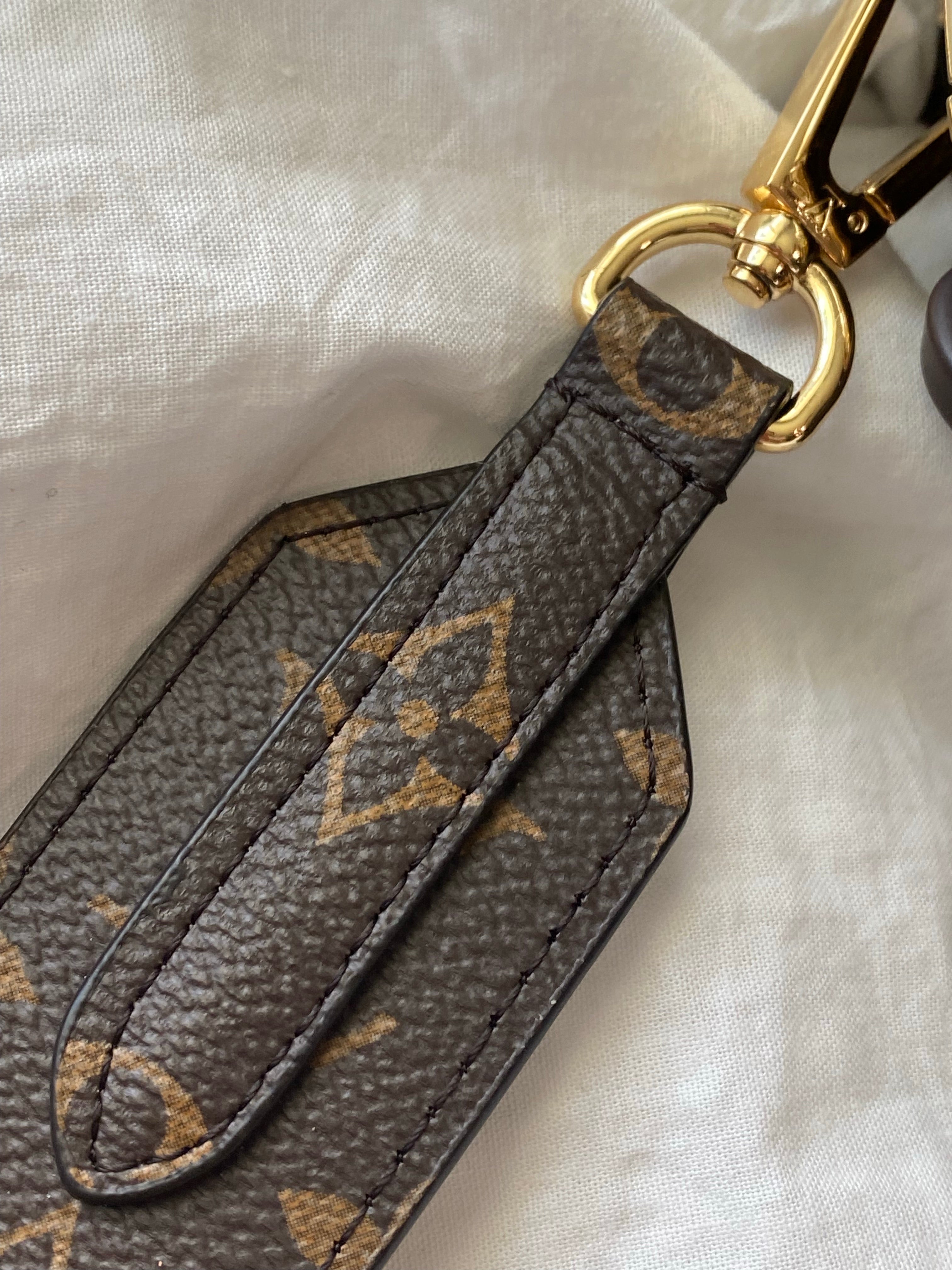 [TOP] Louis Vuitton LV  Toilery Pouch With Chain and Shoulder Strap 26cm -Brown