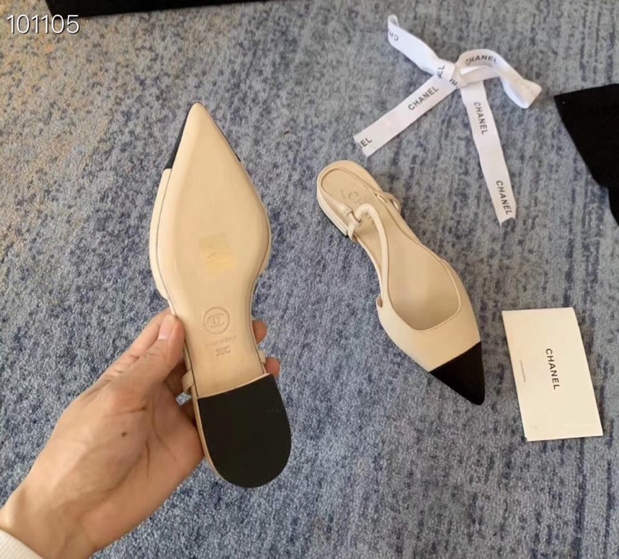 [TOP] CHANEL Two Tone Pointed Flats  - 2 Colours