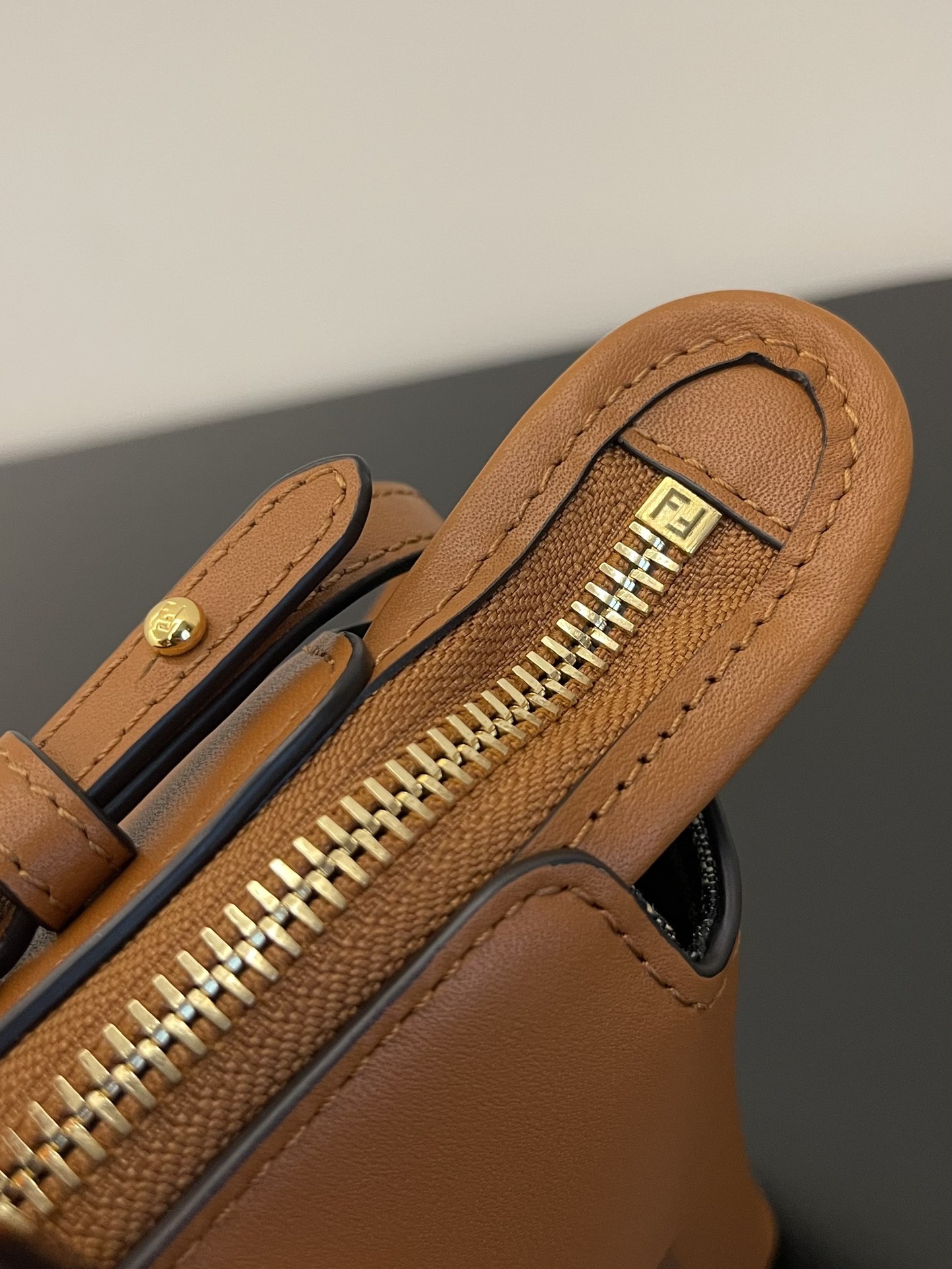 [TOP] FENDI By The Way Boston Bag Mini 17x18x8cm - Brown