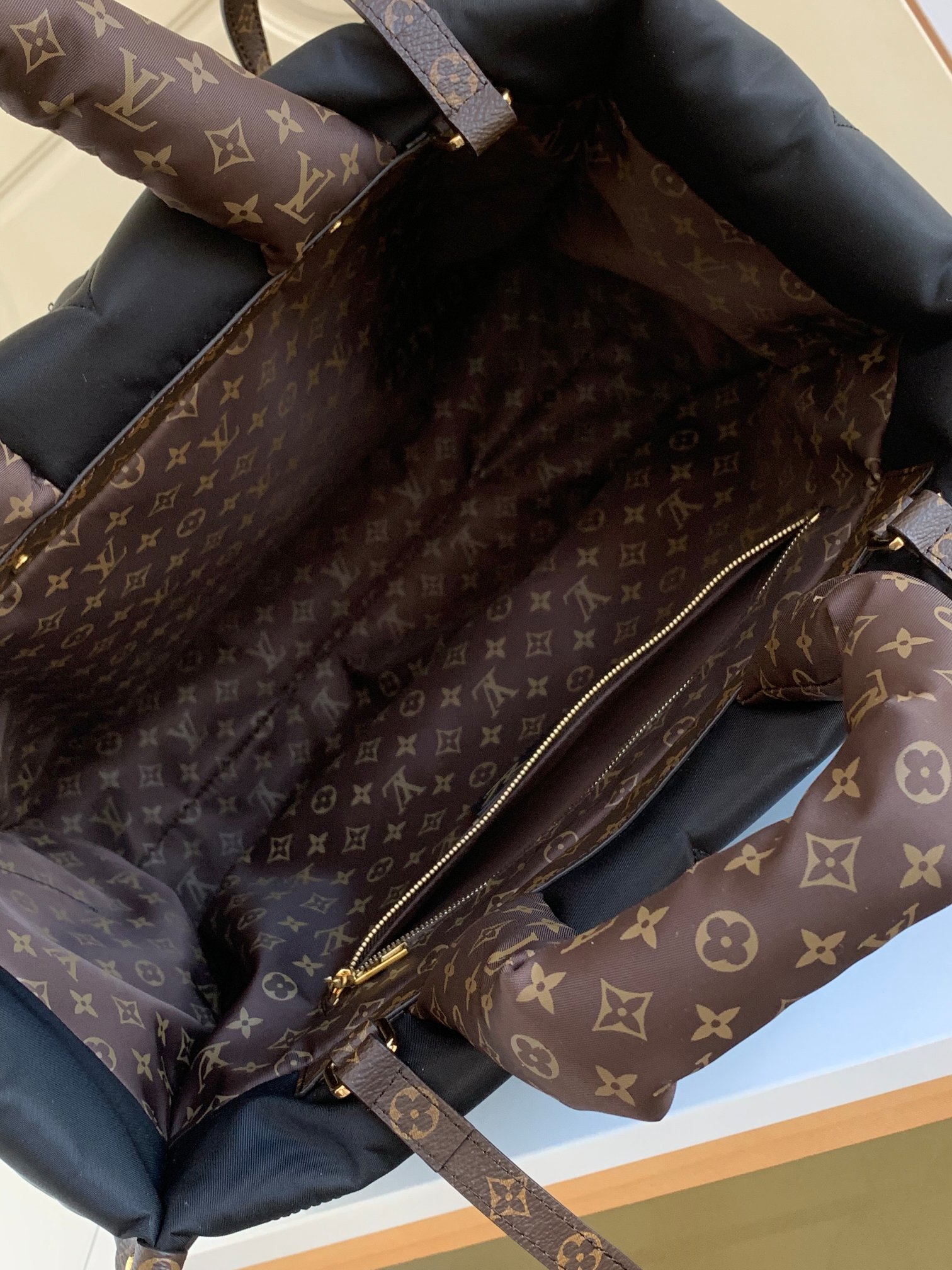 [TOP] Louis Vuitton LV ON THE GO Puffer Bag GM  41x34x19cm- Black/Beige
