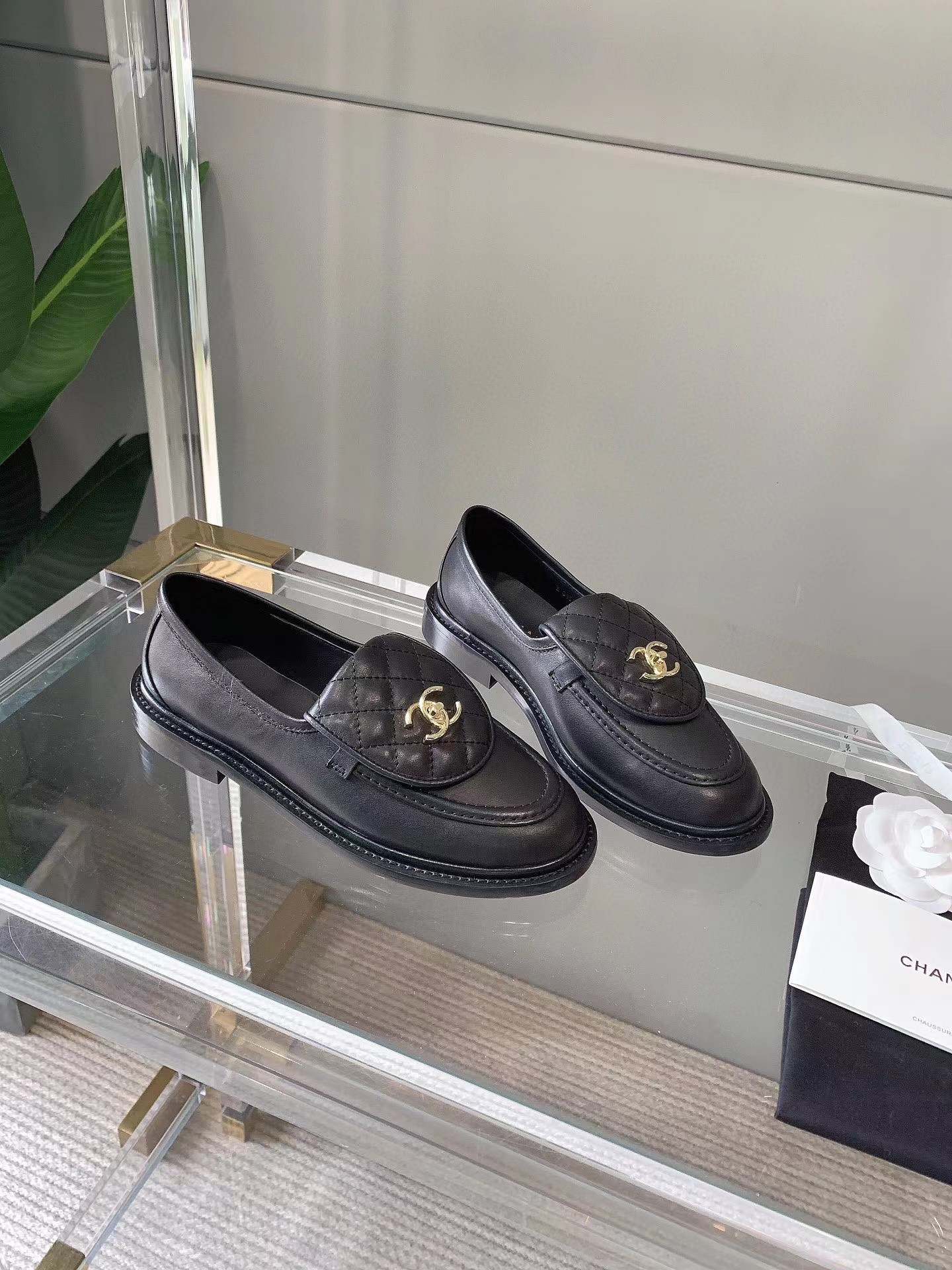 [TOP] CHANEL Tab Loafers - black - GHW -