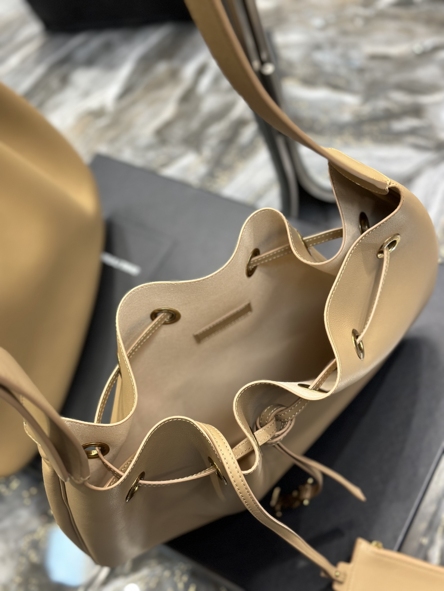 [TOP] Yves Saint Laurent YSL Flat Hobo bag