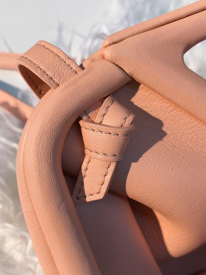 [TOP] Bottega Veneta BV  Point Bag - Peach