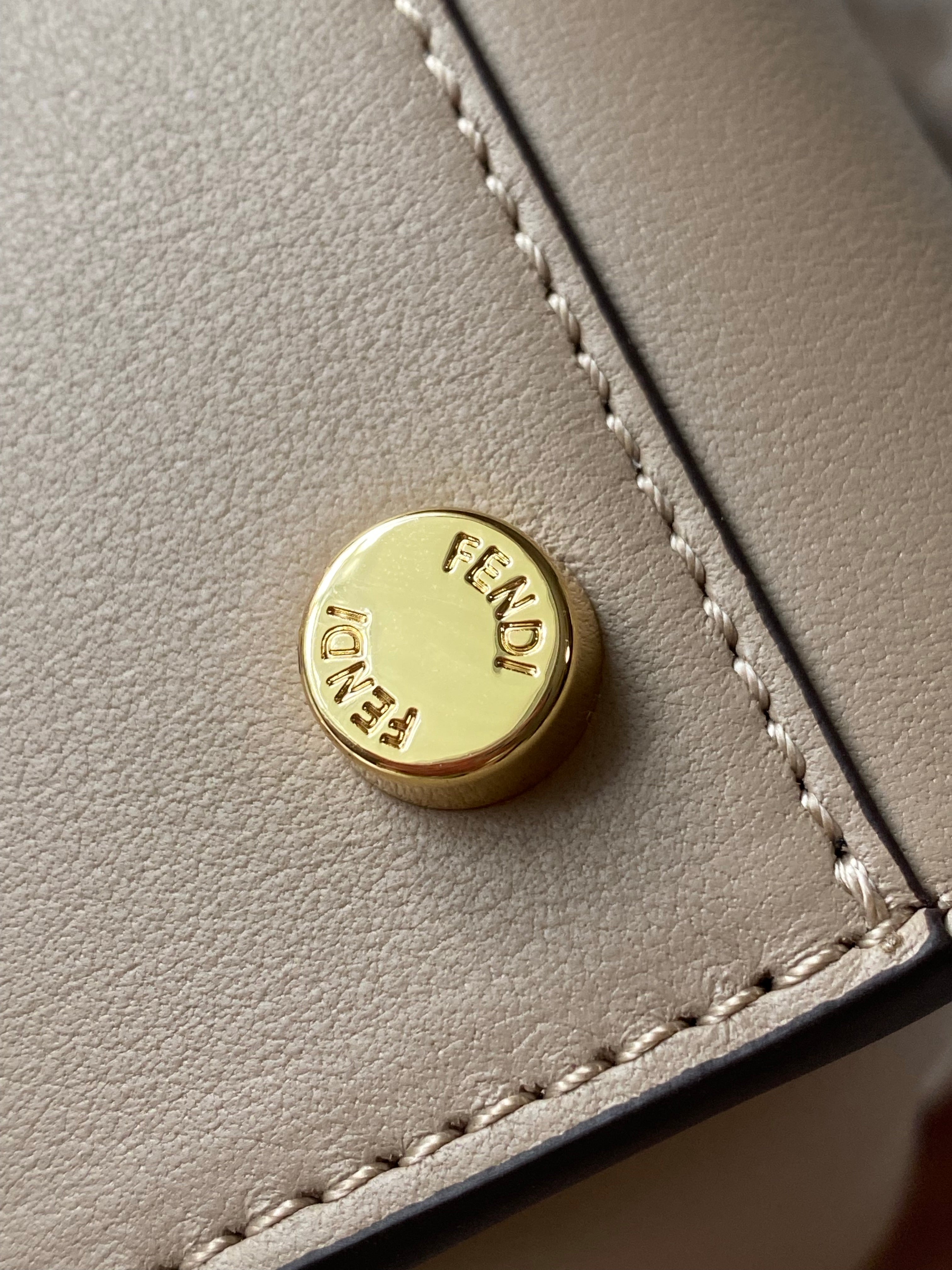 [TOP] FENDI Peekaboo Essentially Medium Bag - Tan