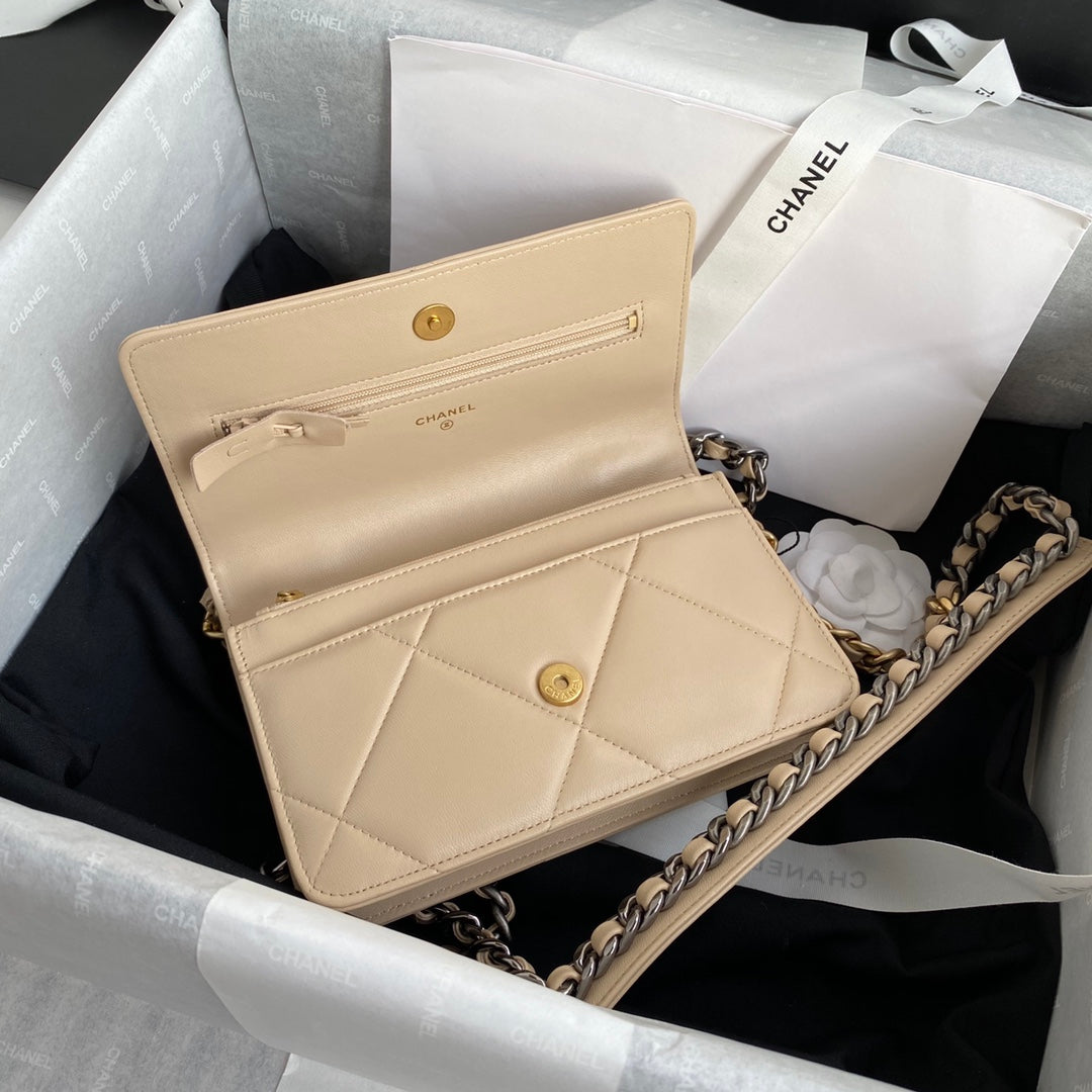 [TOP] CHANEL 19 WOC Bag - Beige