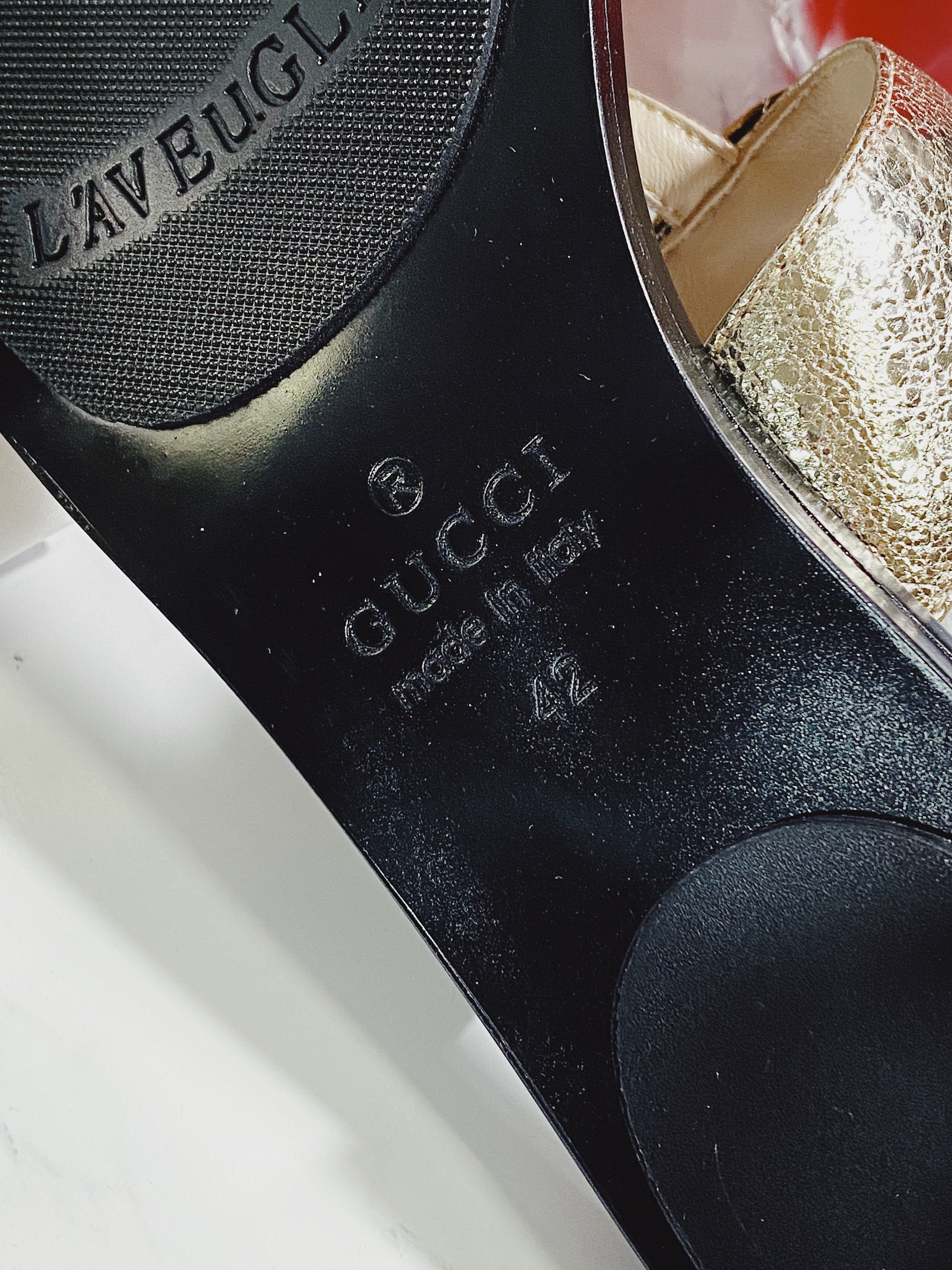 [TOP] GUCCI Thong Sandals - Gold